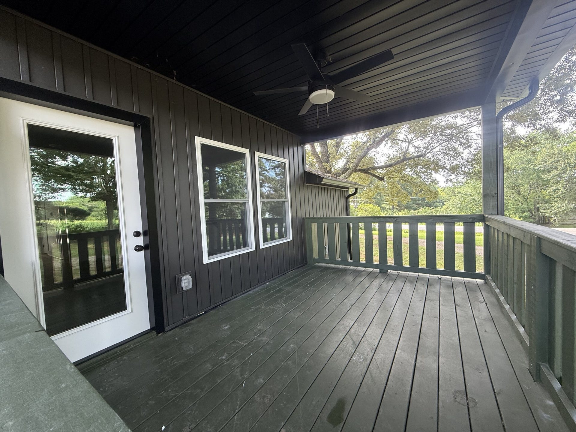 1541 Summitville Rd, Manchester, TN 37355 Large covered porch on the back
New front and back doors and windows, lighting, and ceiling fans