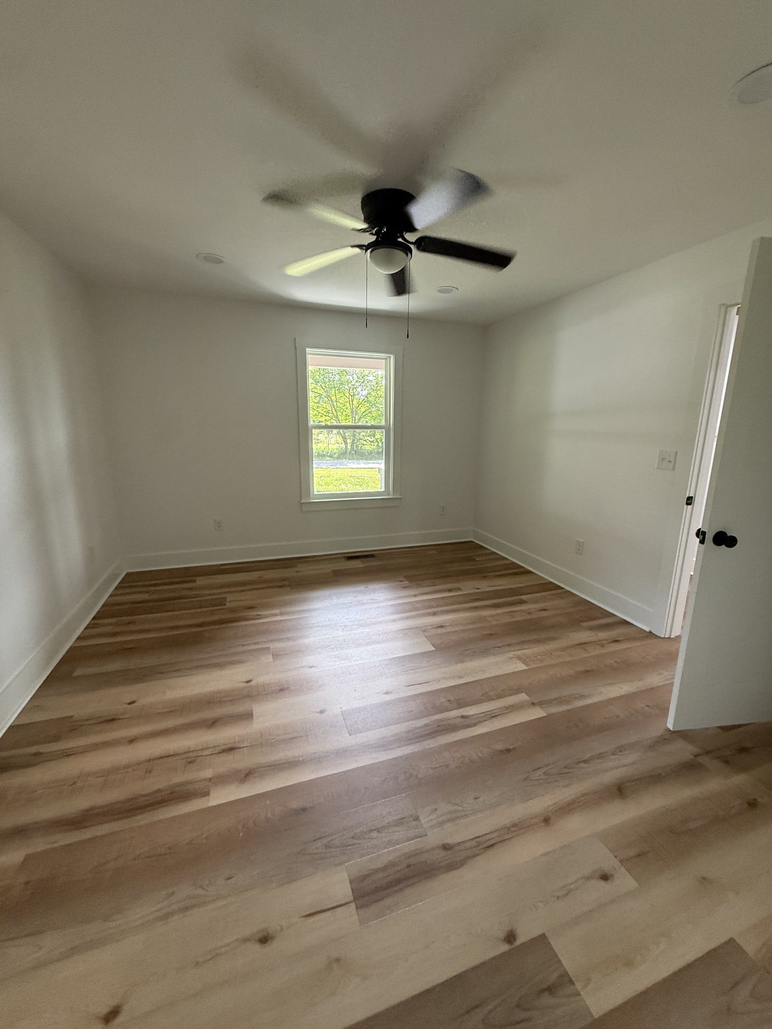 1541 Summitville Rd, Manchester, TN 37355 ANother view of the primary bedroom
