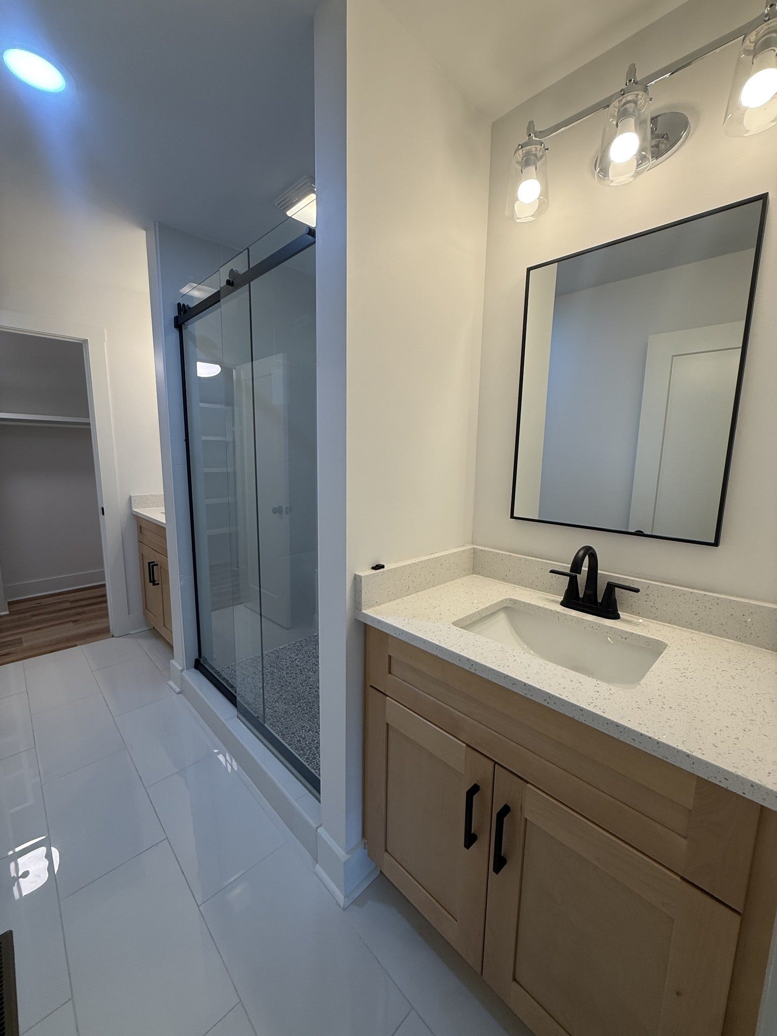 1541 Summitville Rd, Manchester, TN 37355 Another view of primary bath suite and walk in closet
