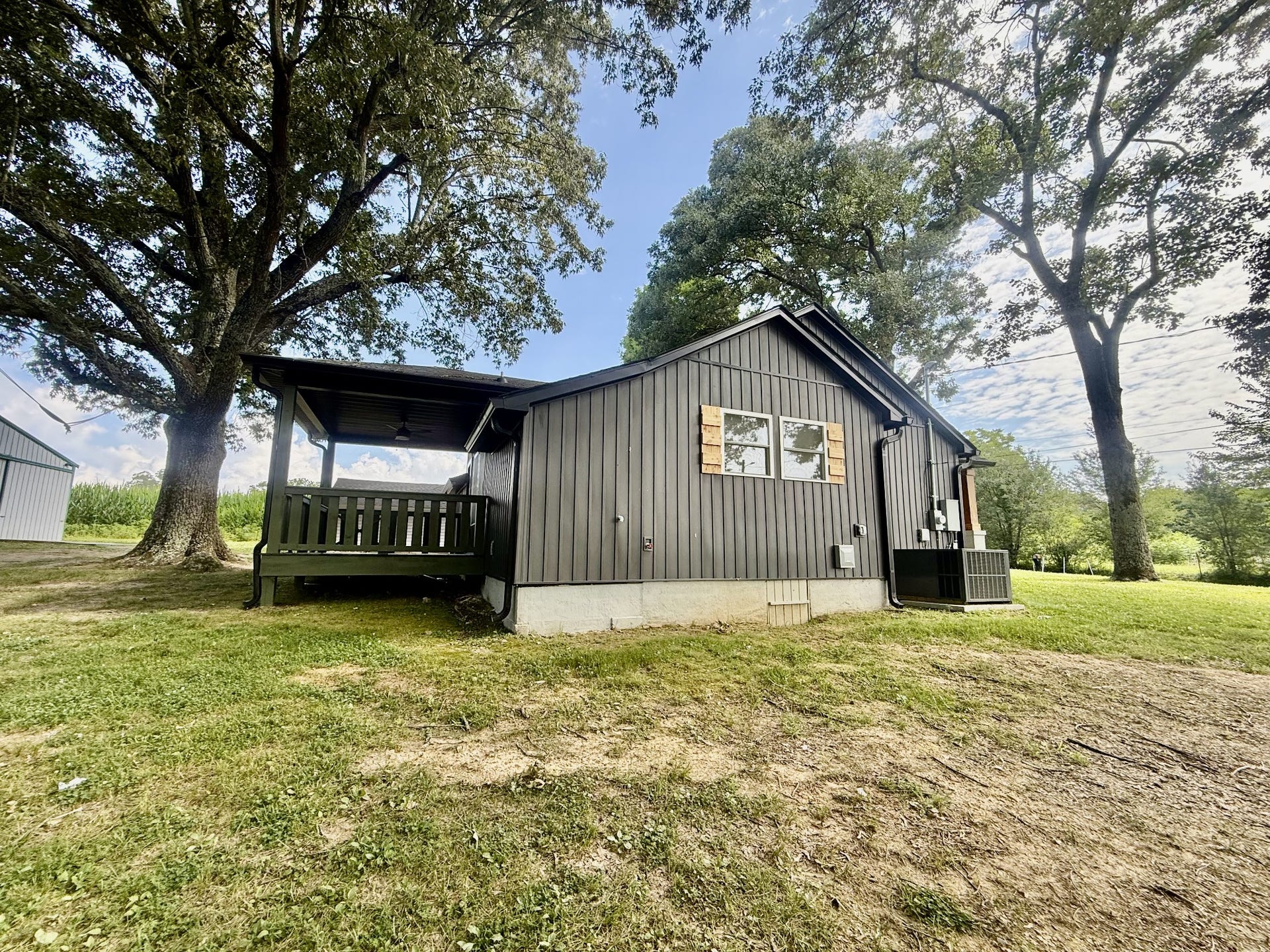 1541 Summitville Rd, Manchester, TN 37355 Side view of the home