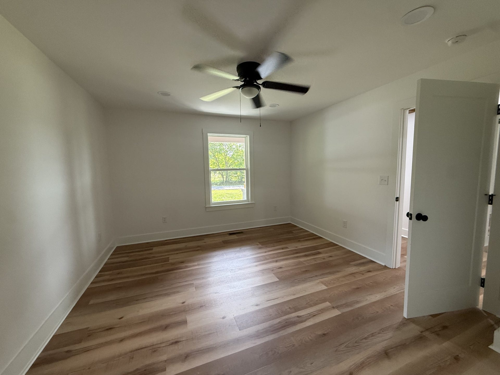 1541 Summitville Rd, Manchester, TN 37355 Primary Bedroom with primary bath suite