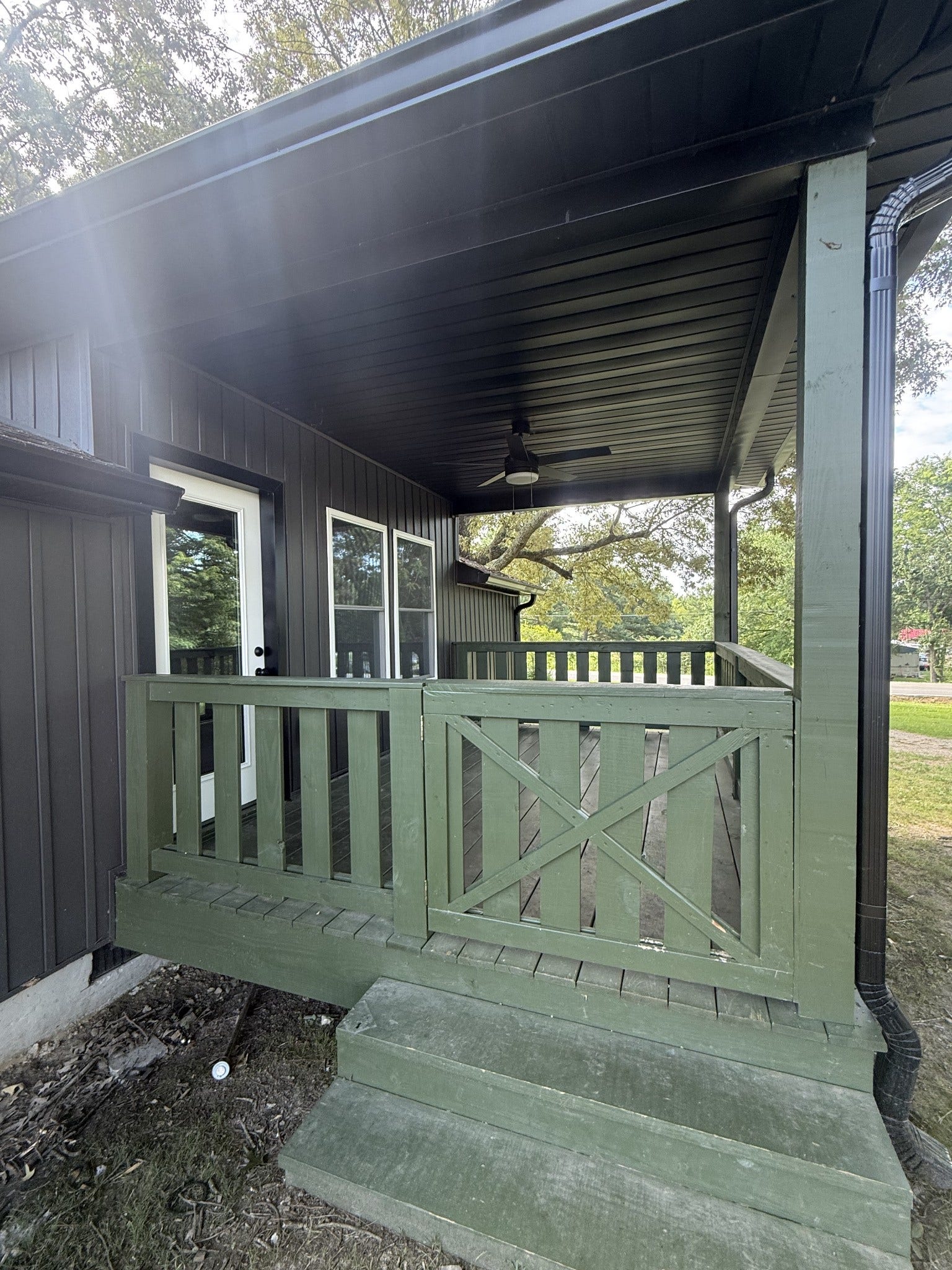 1541 Summitville Rd, Manchester, TN 37355 Large covered porch on back of home