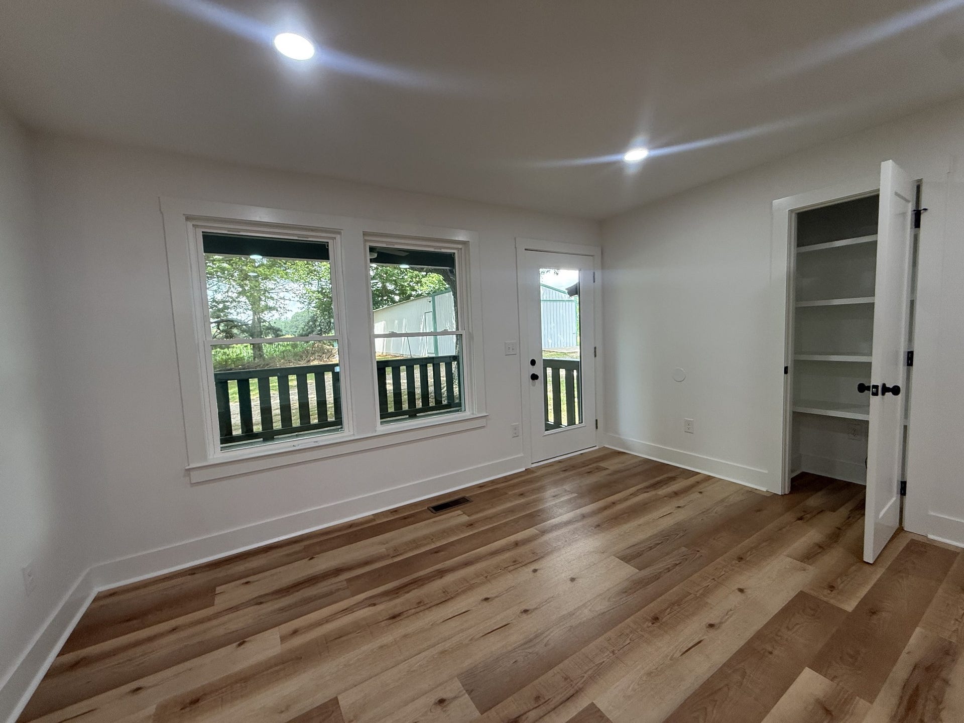1541 Summitville Rd, Manchester, TN 37355 pantry off the eating area