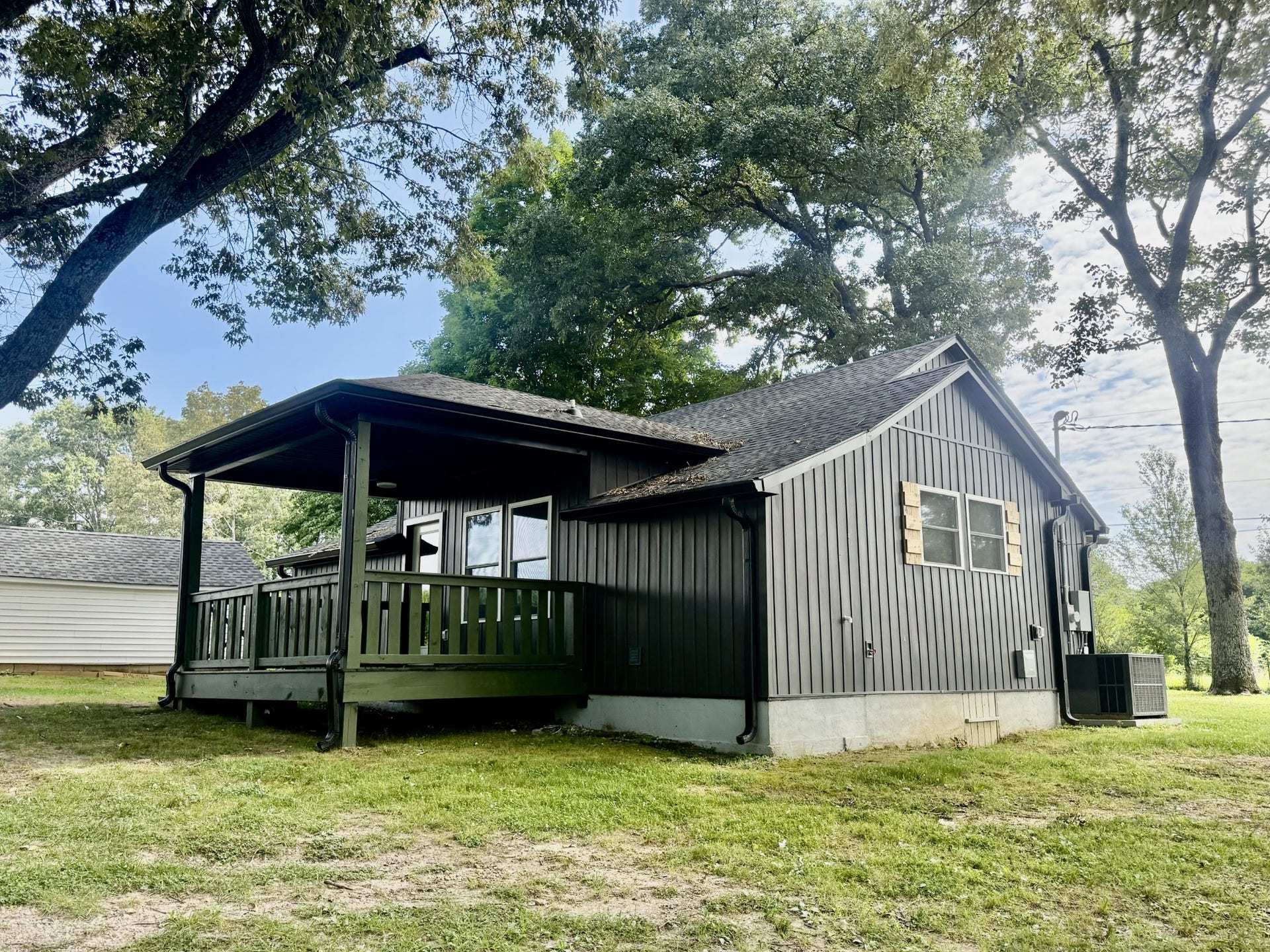 1541 Summitville Rd, Manchester, TN 37355 New siding, gutters, roof, and HVAC unit