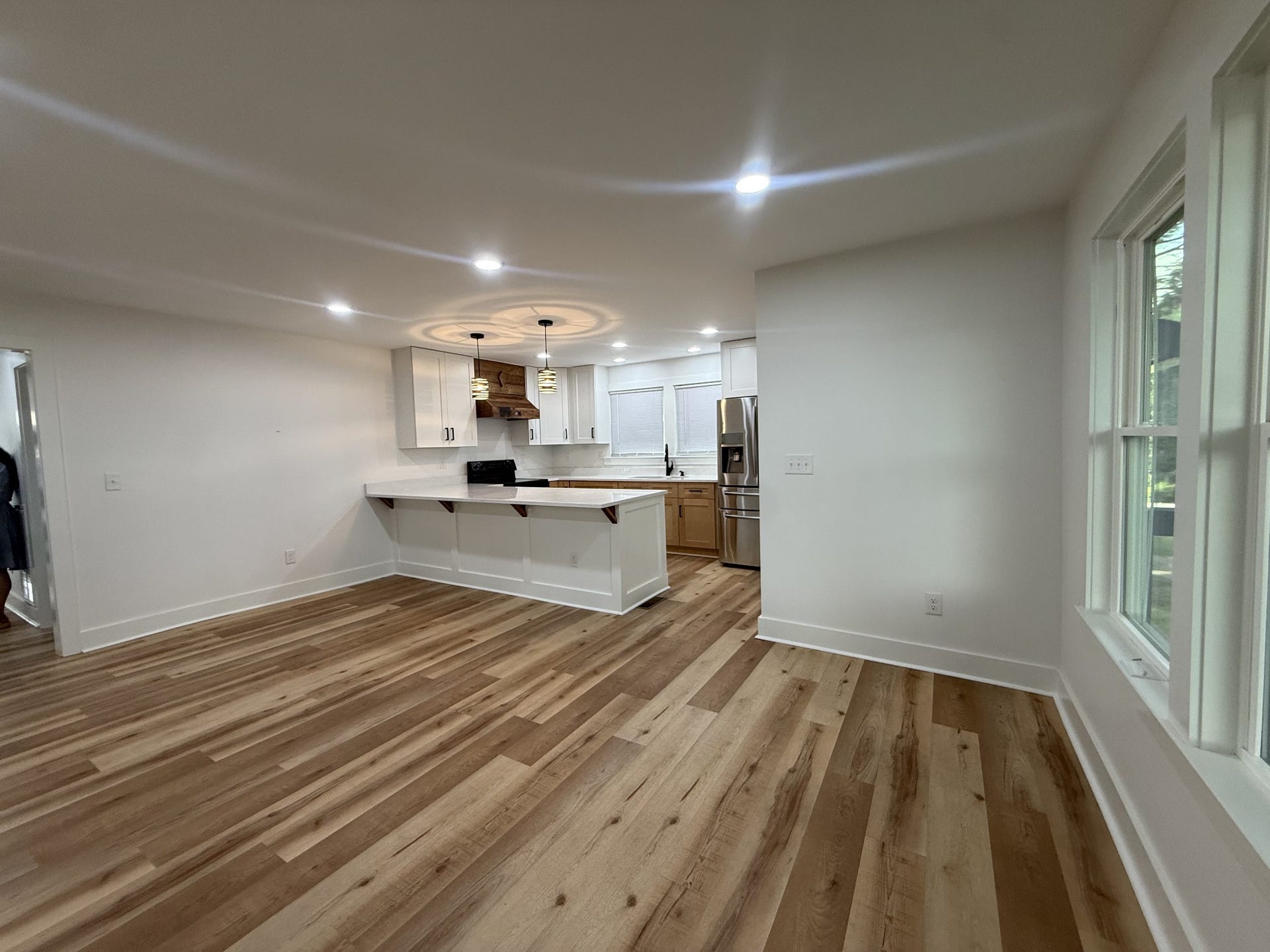 1541 Summitville Rd, Manchester, TN 37355 The open concept is so bright with recessed lighting, large island, eating area and pantry
