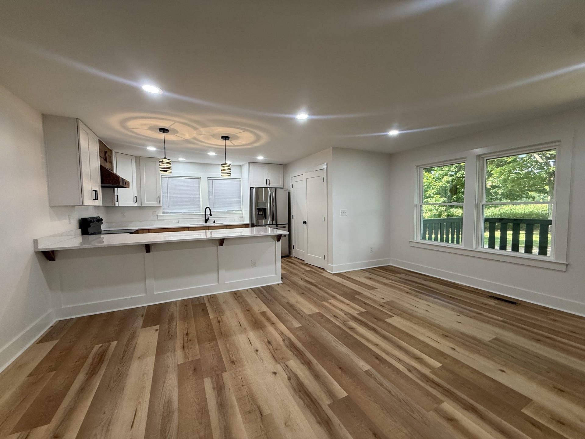 1541 Summitville Rd, Manchester, TN 37355 Love the custom cabinets