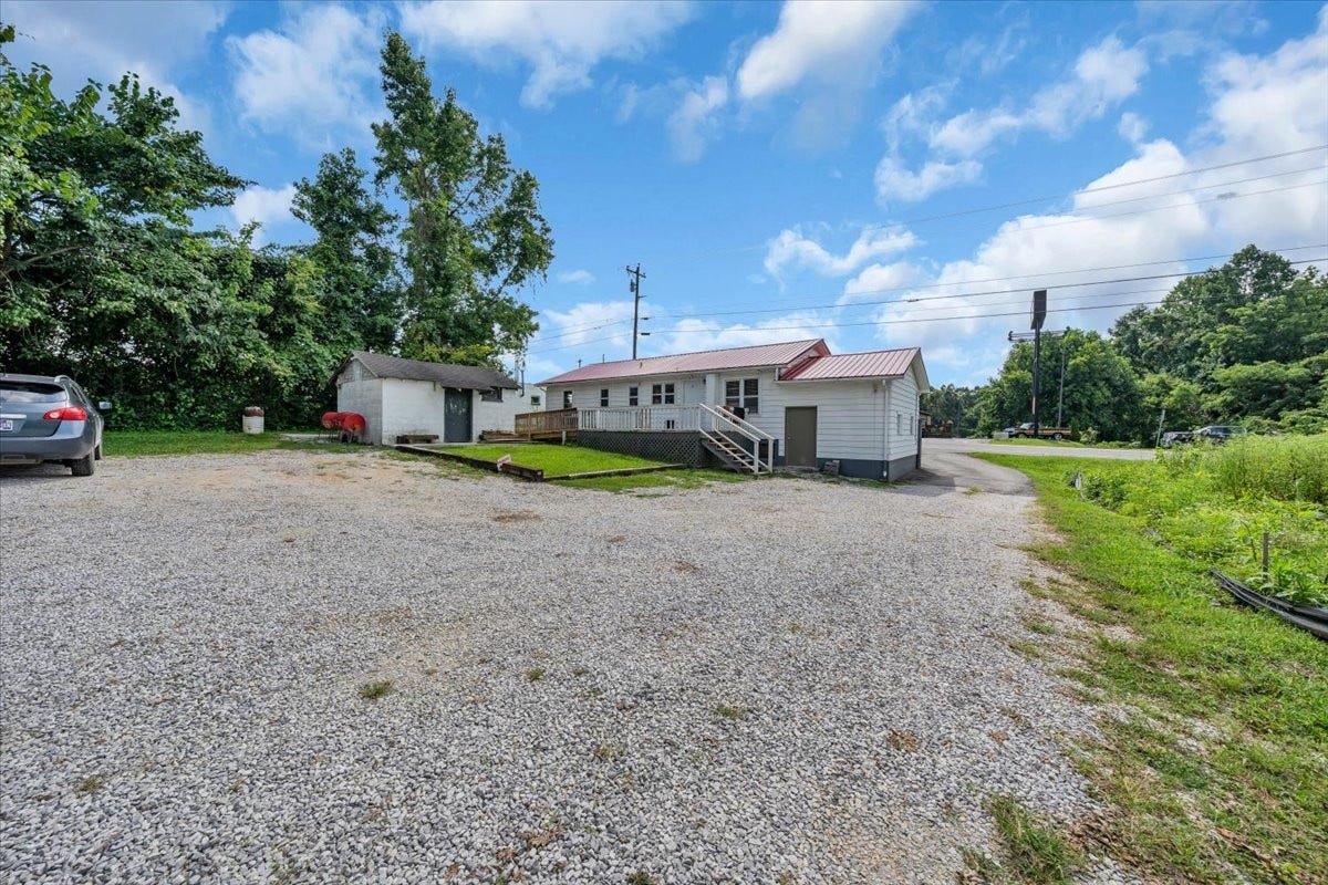 1178 Woodbury Hwy, Manchester, TN 37355 1178 Woodbury Hwy, Manchester, TN 37355