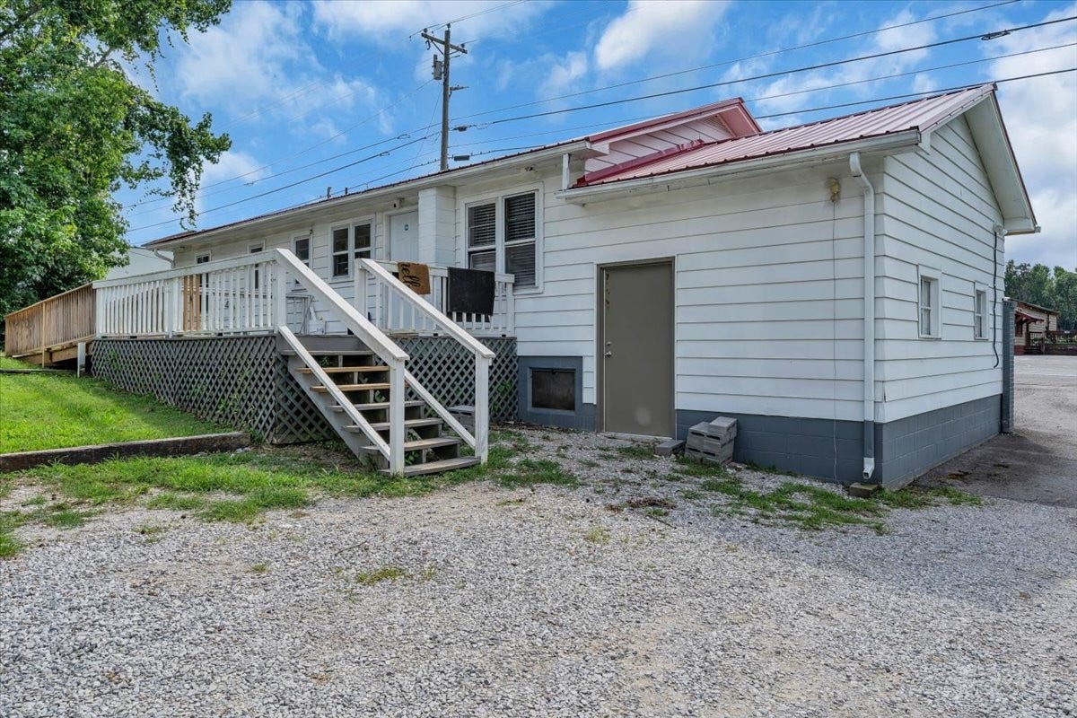 1178 Woodbury Hwy, Manchester, TN 37355 1178 Woodbury Hwy, Manchester, TN 37355