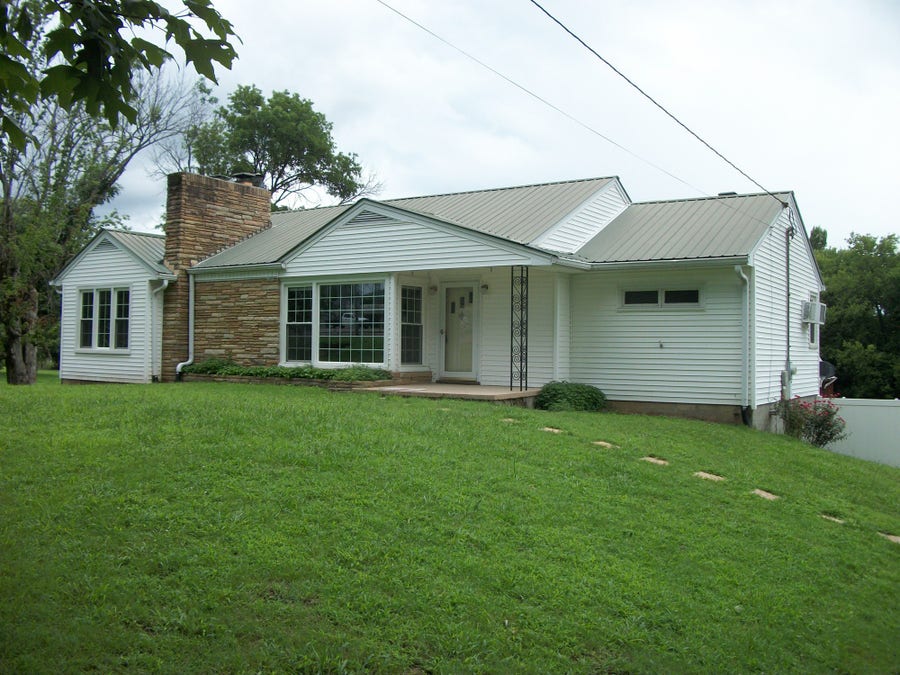 Property photo for 325 Murfreesboro Rd, Woodbury, TN