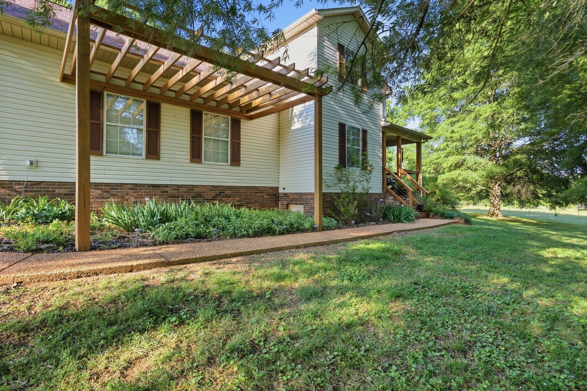 1038 S Cross Bridges Rd, Mount Pleasant, TN 38474 1038 S Cross Bridges Rd, Mount Pleasant, TN 38474