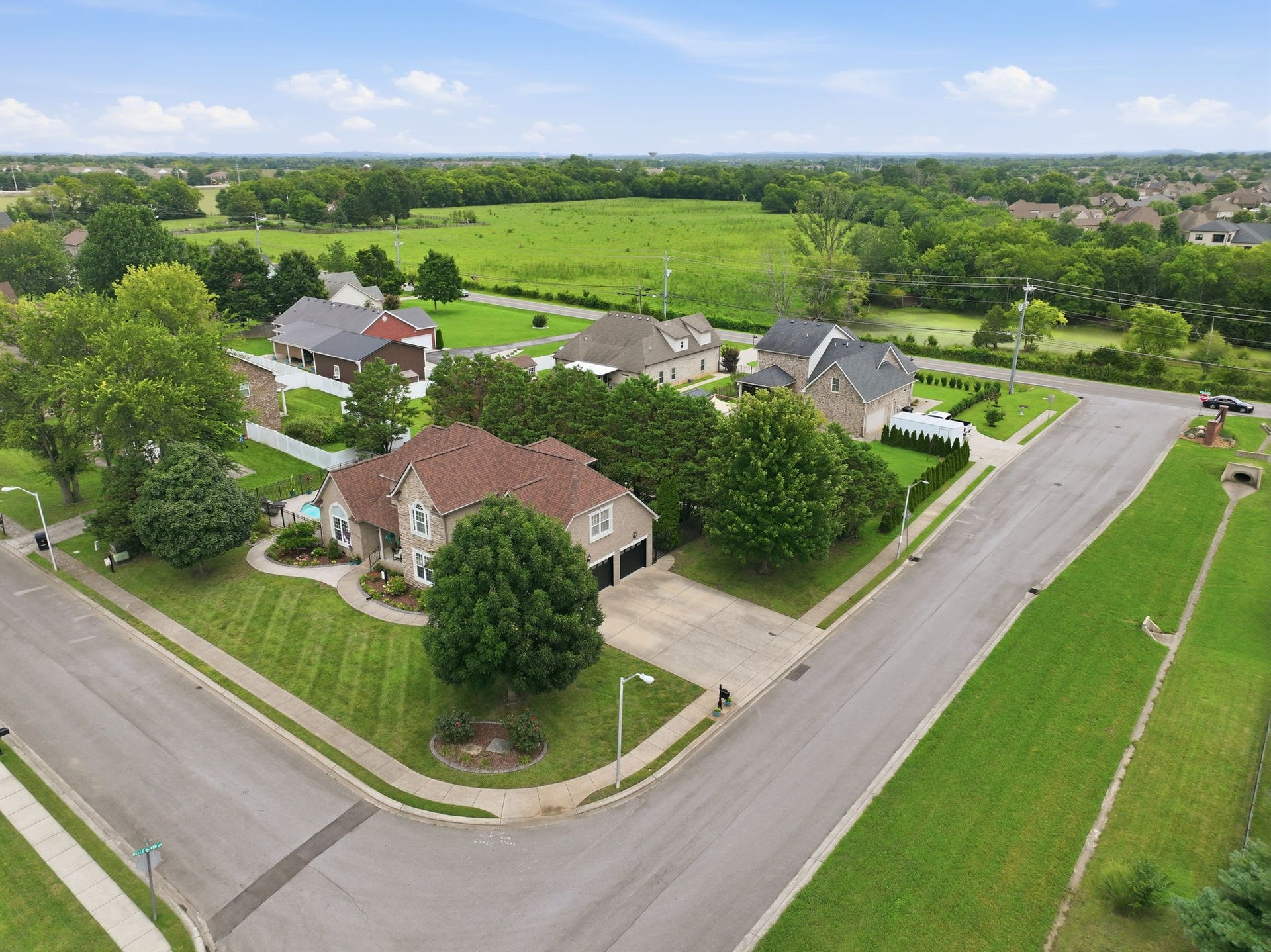 2725 Aristocrate Dr, Murfreesboro, TN 37128 2725 Aristocrate Dr, Murfreesboro, TN 37128