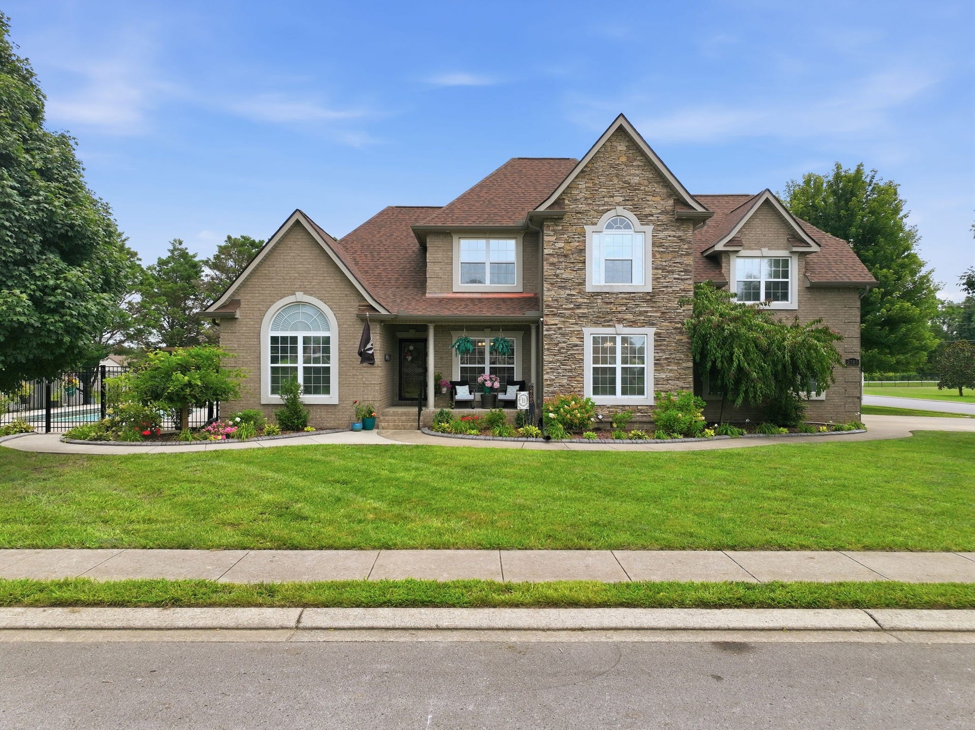 2725 Aristocrate Dr, Murfreesboro, TN 37128 2725 Aristocrate Dr, Murfreesboro, TN 37128