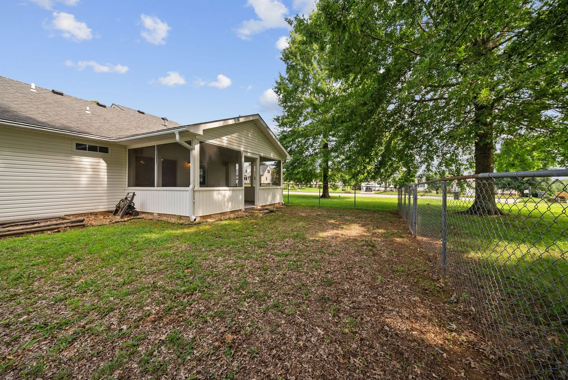 2828 Spring Meade Blvd, Columbia, TN 38401 2828 Spring Meade Blvd, Columbia, TN 38401