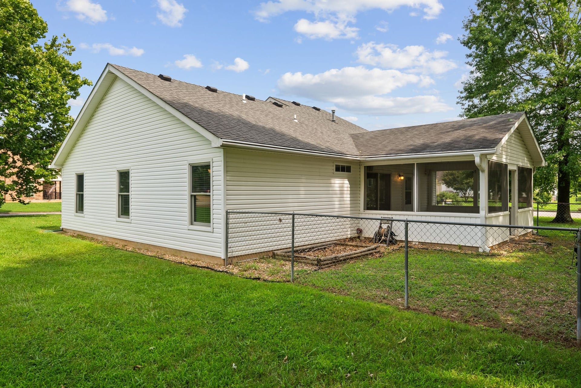 2828 Spring Meade Blvd, Columbia, TN 38401 2828 Spring Meade Blvd, Columbia, TN 38401