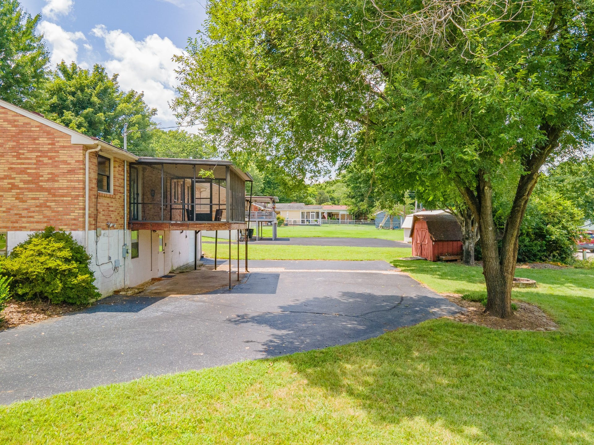 406 Parkview Dr, Columbia, TN 38401 406 Parkview Dr, Columbia, TN 38401