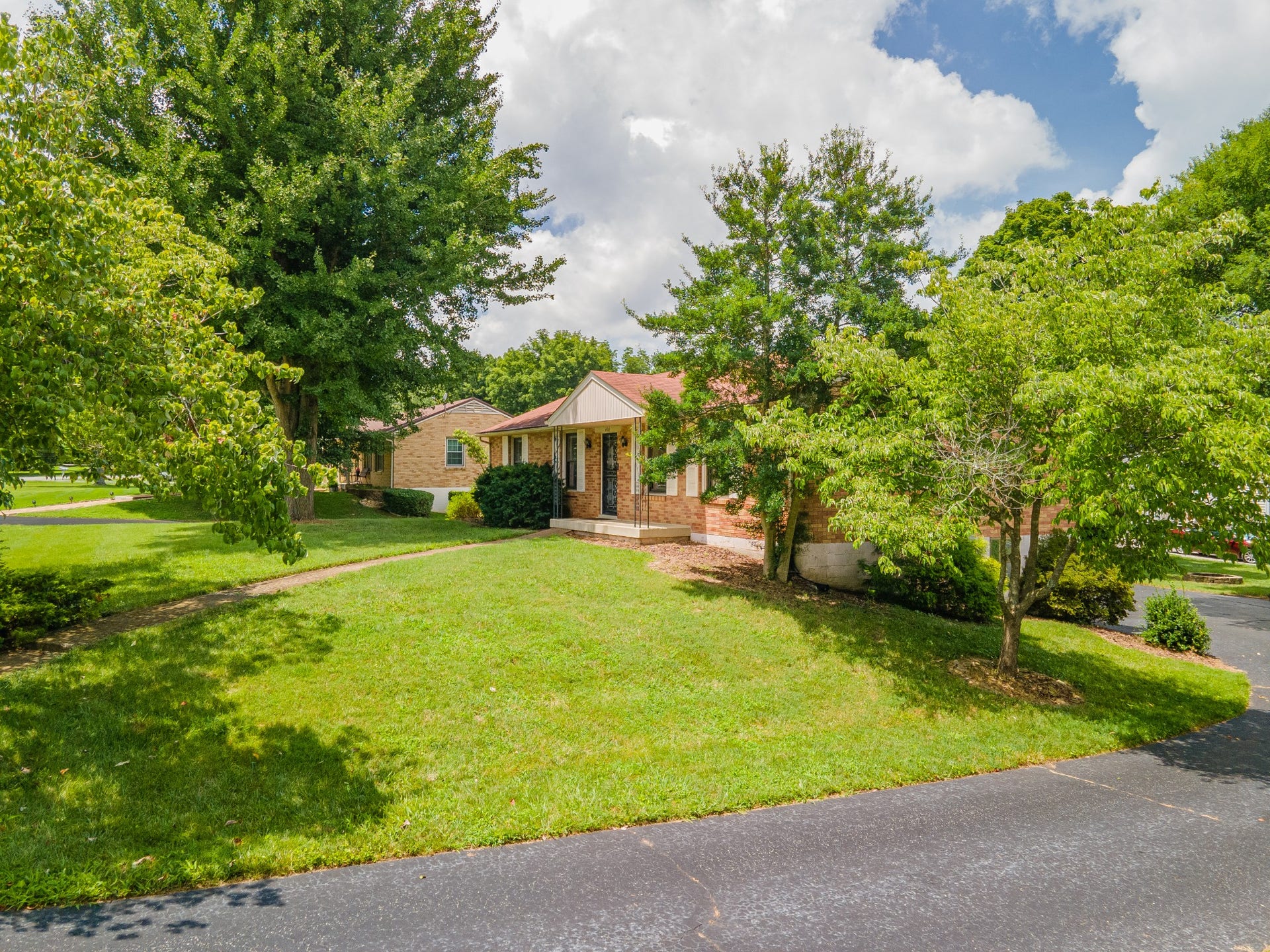 406 Parkview Dr, Columbia, TN 38401 406 Parkview Dr, Columbia, TN 38401