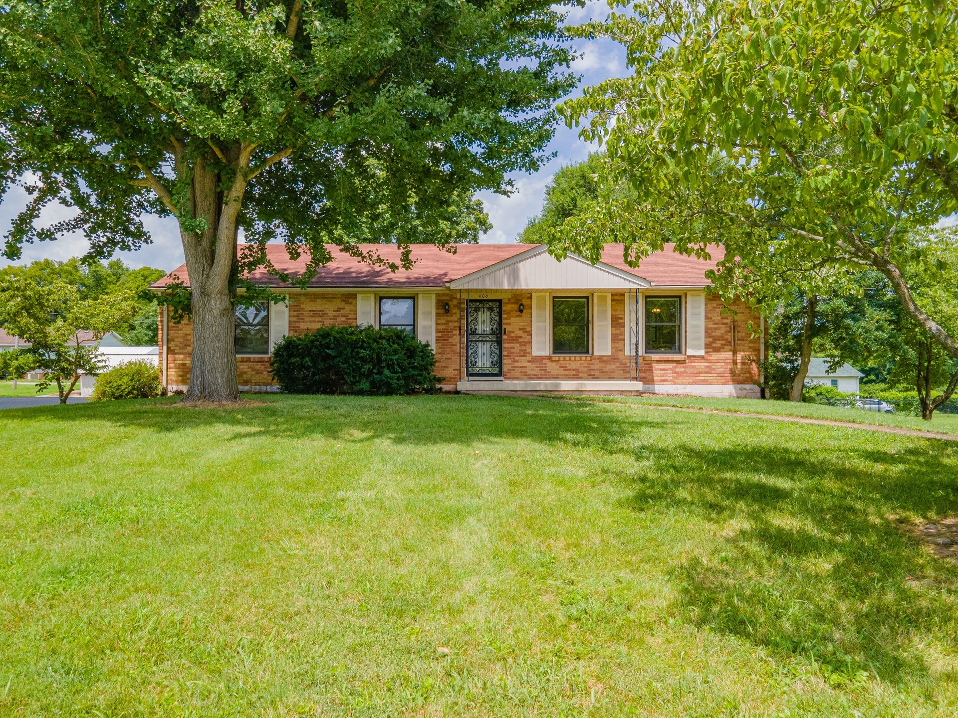 406 Parkview Dr, Columbia, TN 38401 406 Parkview Dr, Columbia, TN 38401