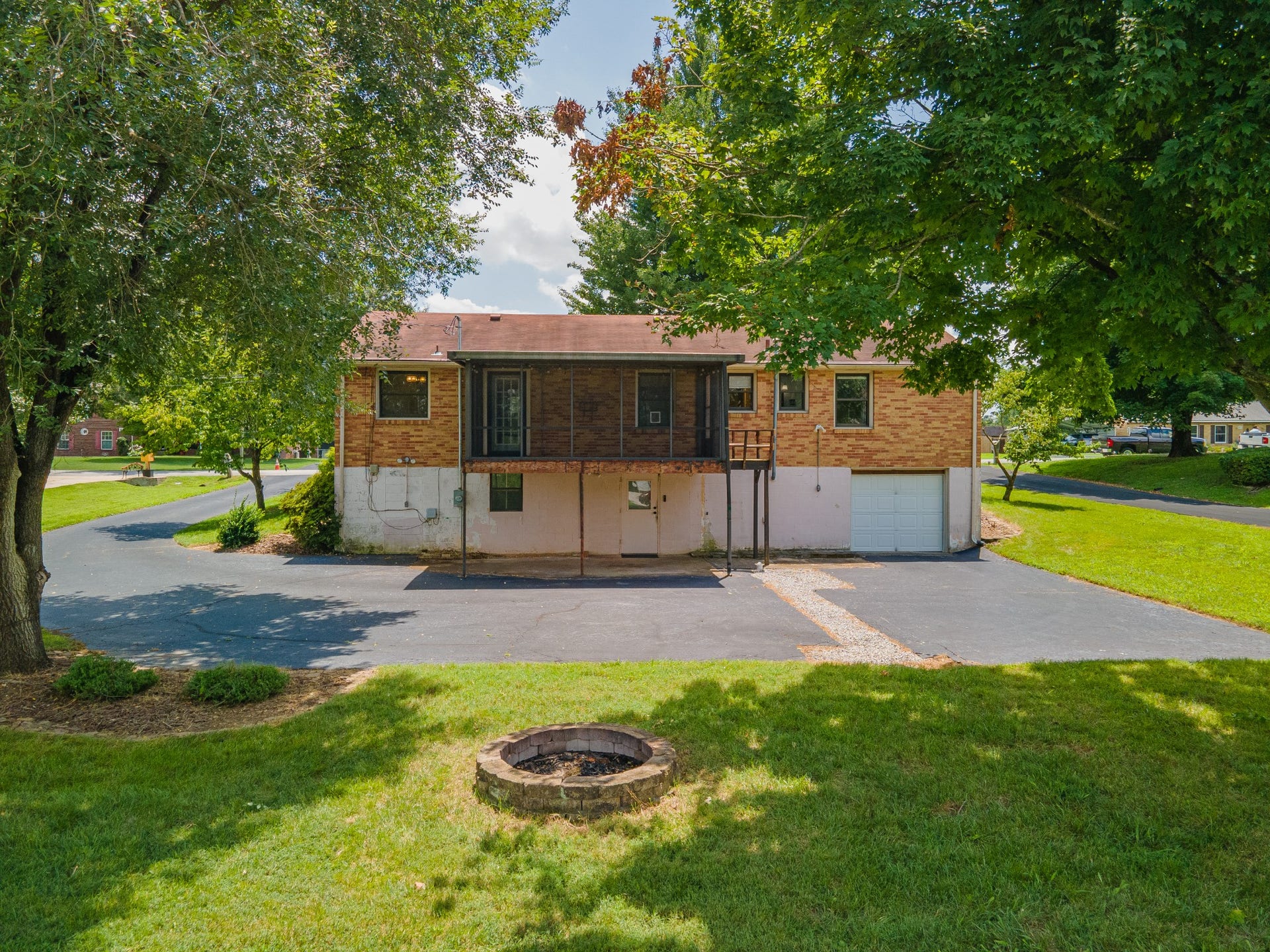 406 Parkview Dr, Columbia, TN 38401 406 Parkview Dr, Columbia, TN 38401