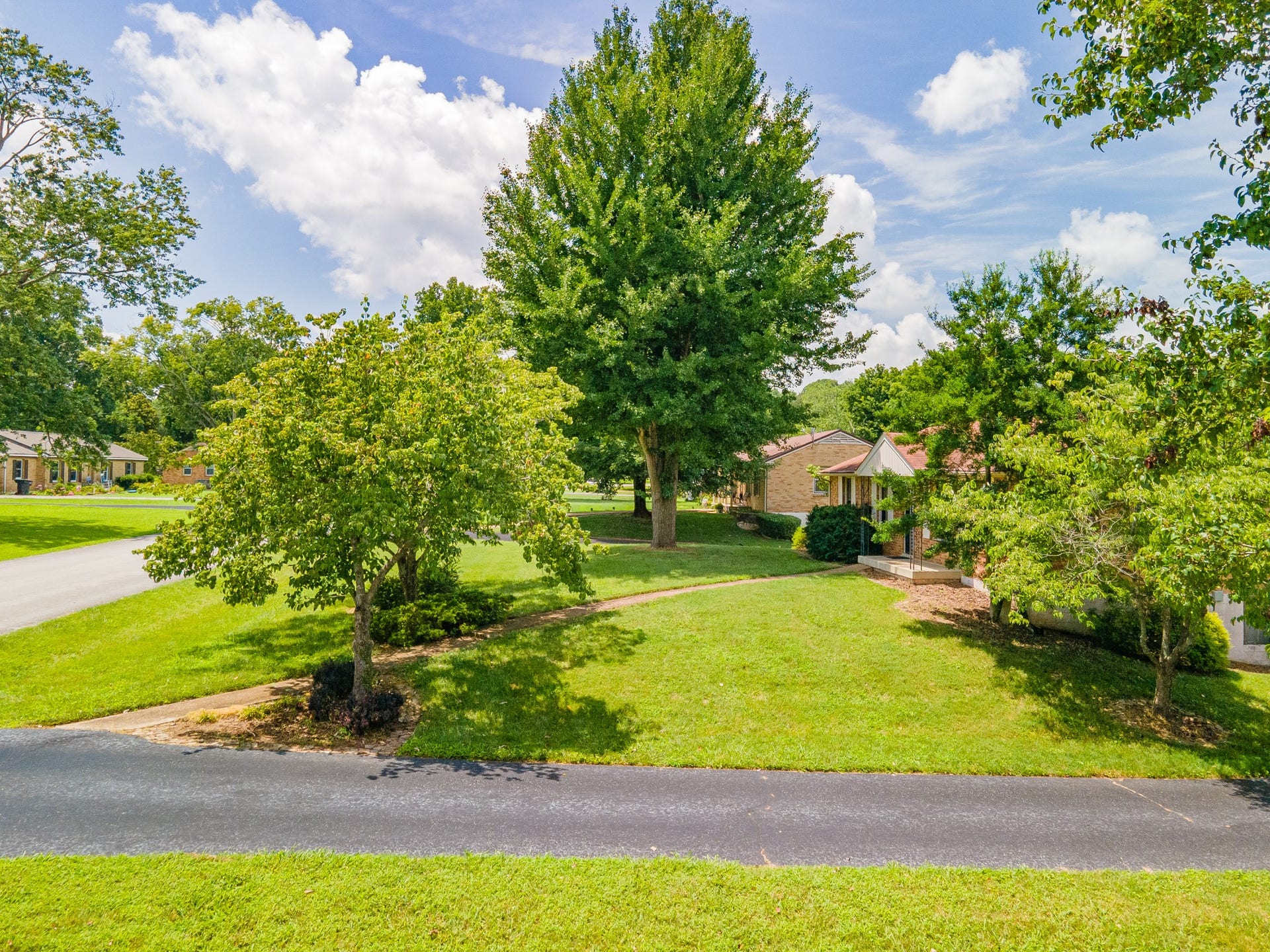 406 Parkview Dr, Columbia, TN 38401 406 Parkview Dr, Columbia, TN 38401