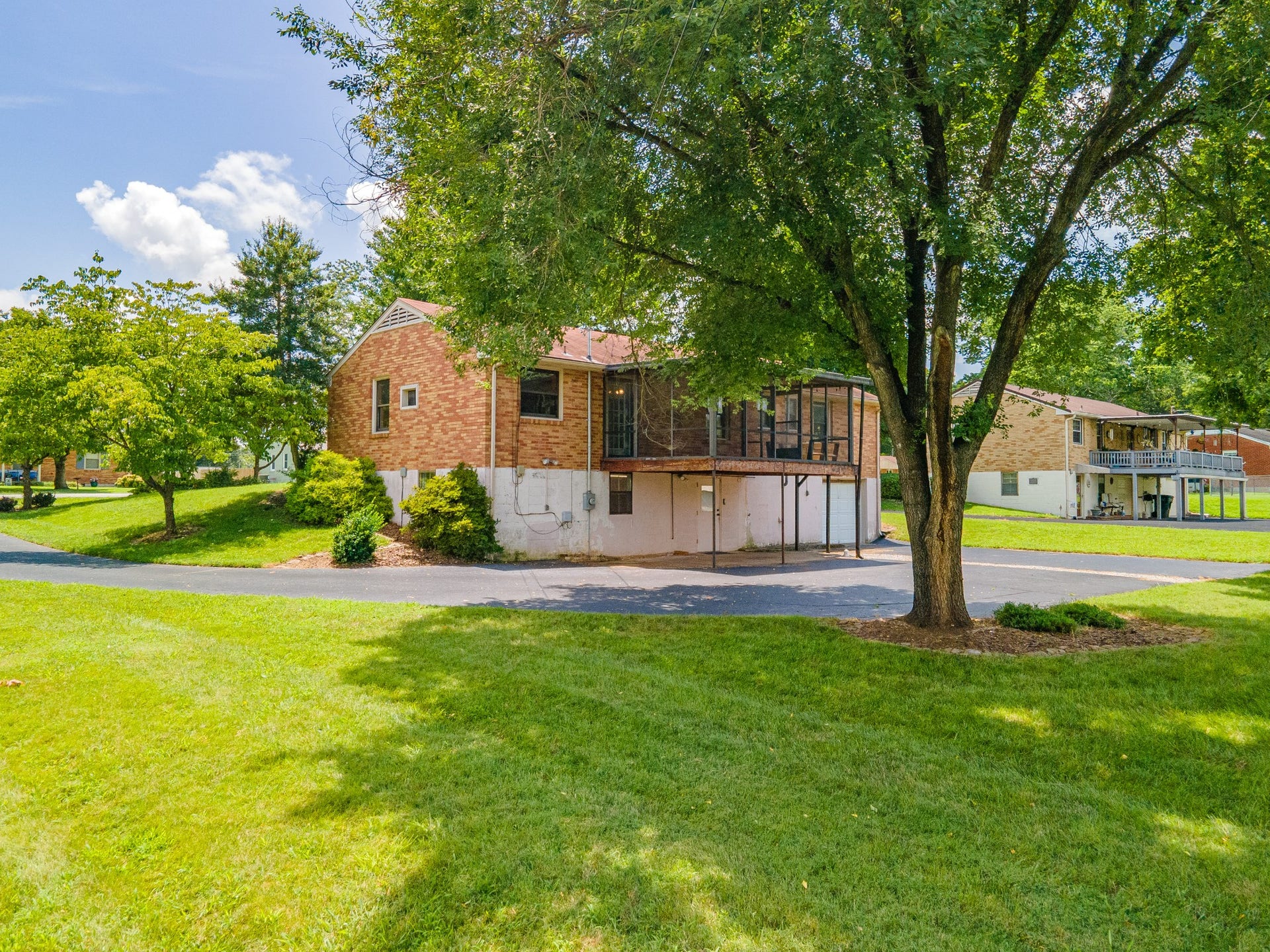 406 Parkview Dr, Columbia, TN 38401 406 Parkview Dr, Columbia, TN 38401