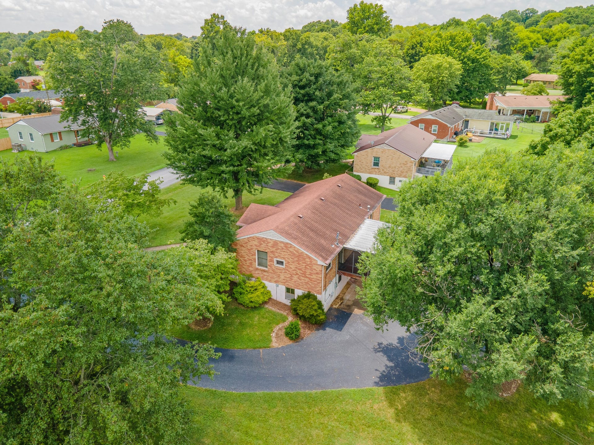 406 Parkview Dr, Columbia, TN 38401 406 Parkview Dr, Columbia, TN 38401