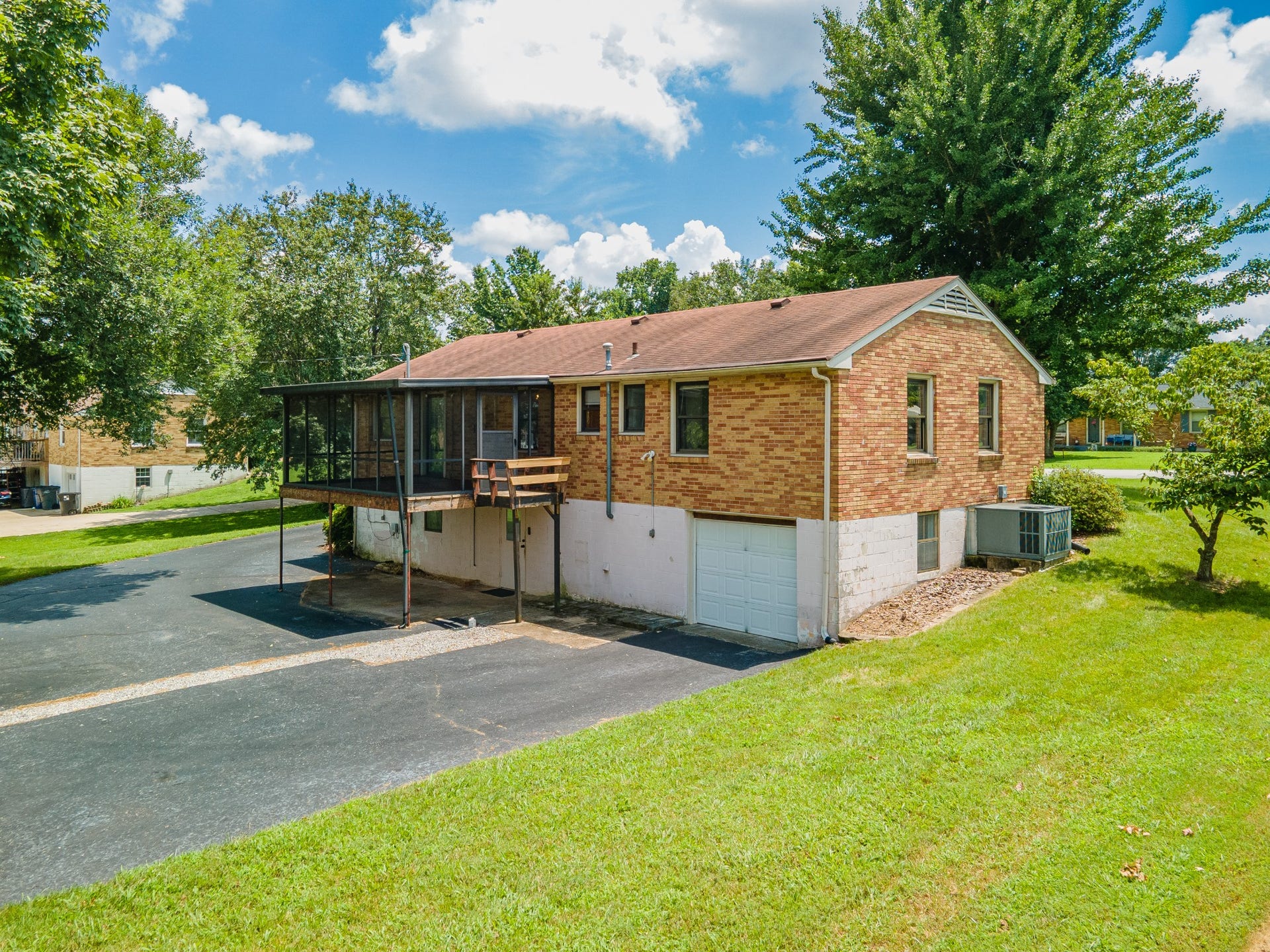 406 Parkview Dr, Columbia, TN 38401 406 Parkview Dr, Columbia, TN 38401