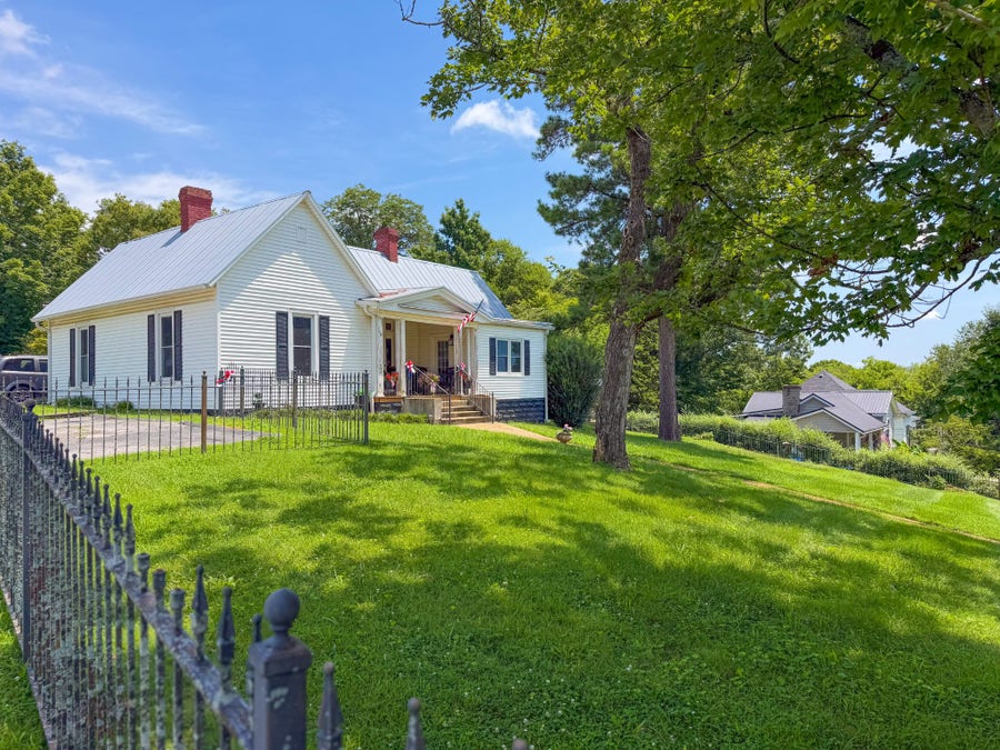 Property photo for 612 W Jefferson St, Pulaski, TN
