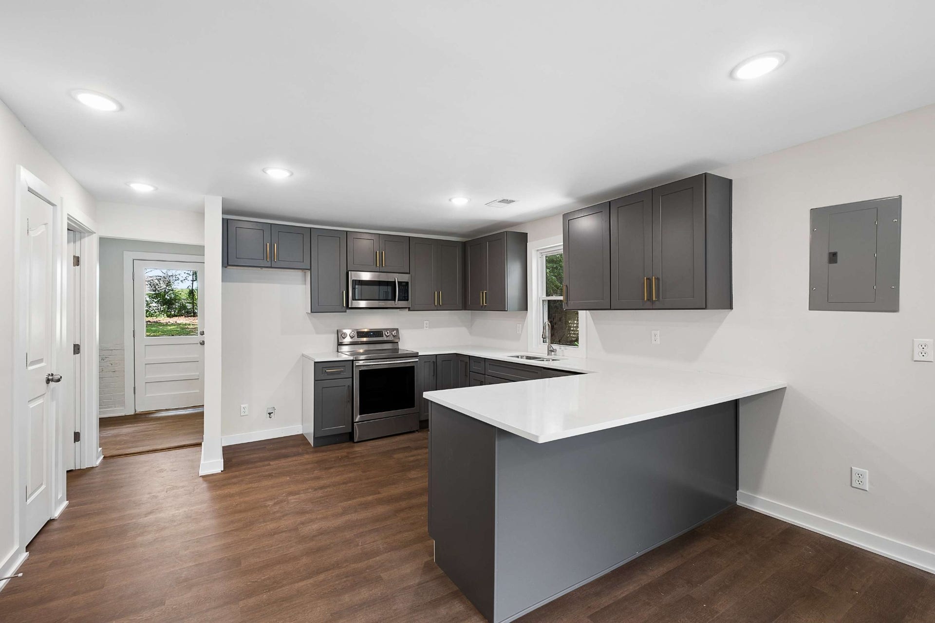 3701 Travis Ct, Murfreesboro, TN 37130 Kitchen has new cabinets and stone contertops