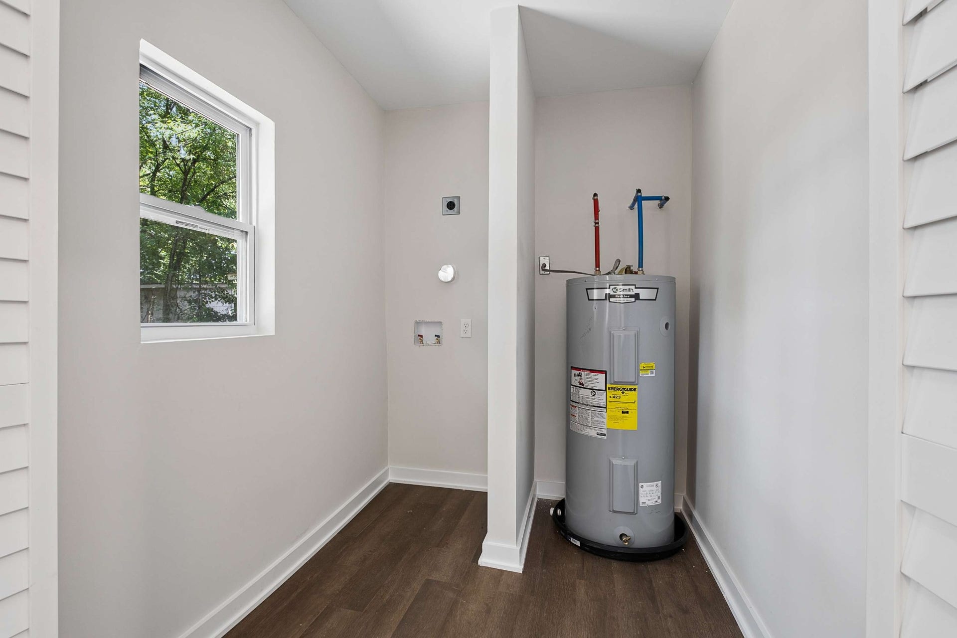 3701 Travis Ct, Murfreesboro, TN 37130 Washer/dryer hookups and new hot water heater