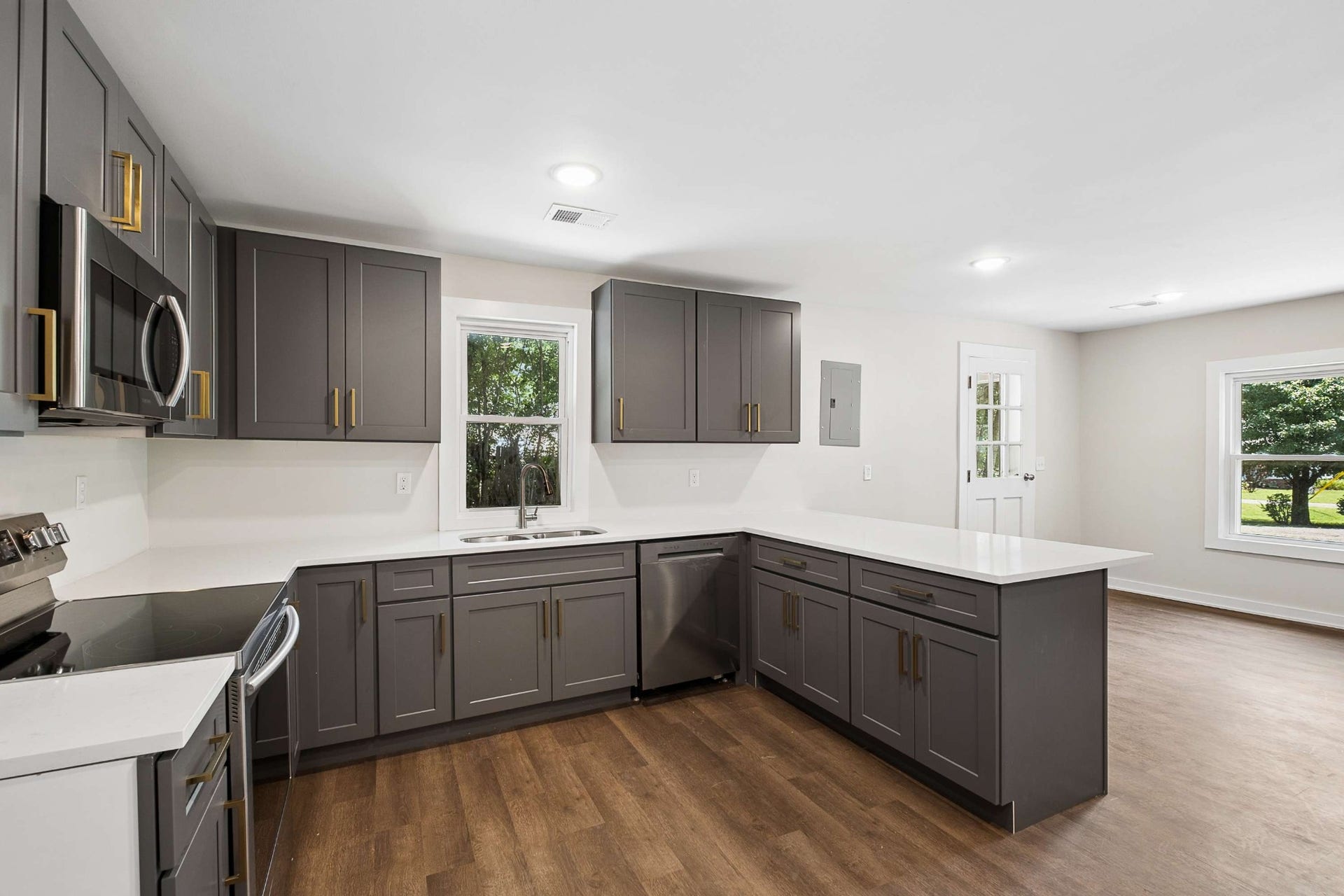 3701 Travis Ct, Murfreesboro, TN 37130 Brand new dishwasher as well as fresh range and microwave