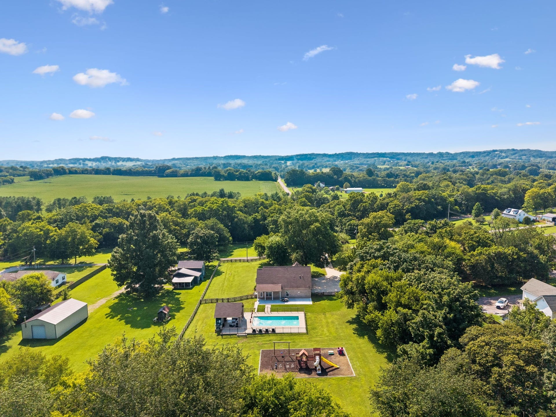 4009 Erwin Rd, Columbia, TN 38401 4009 Erwin Rd, Columbia, TN 38401