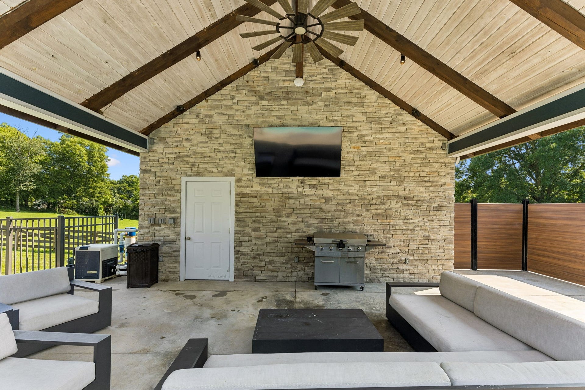 4009 Erwin Rd, Columbia, TN 38401 4009 Erwin Rd, Columbia, TN 38401
