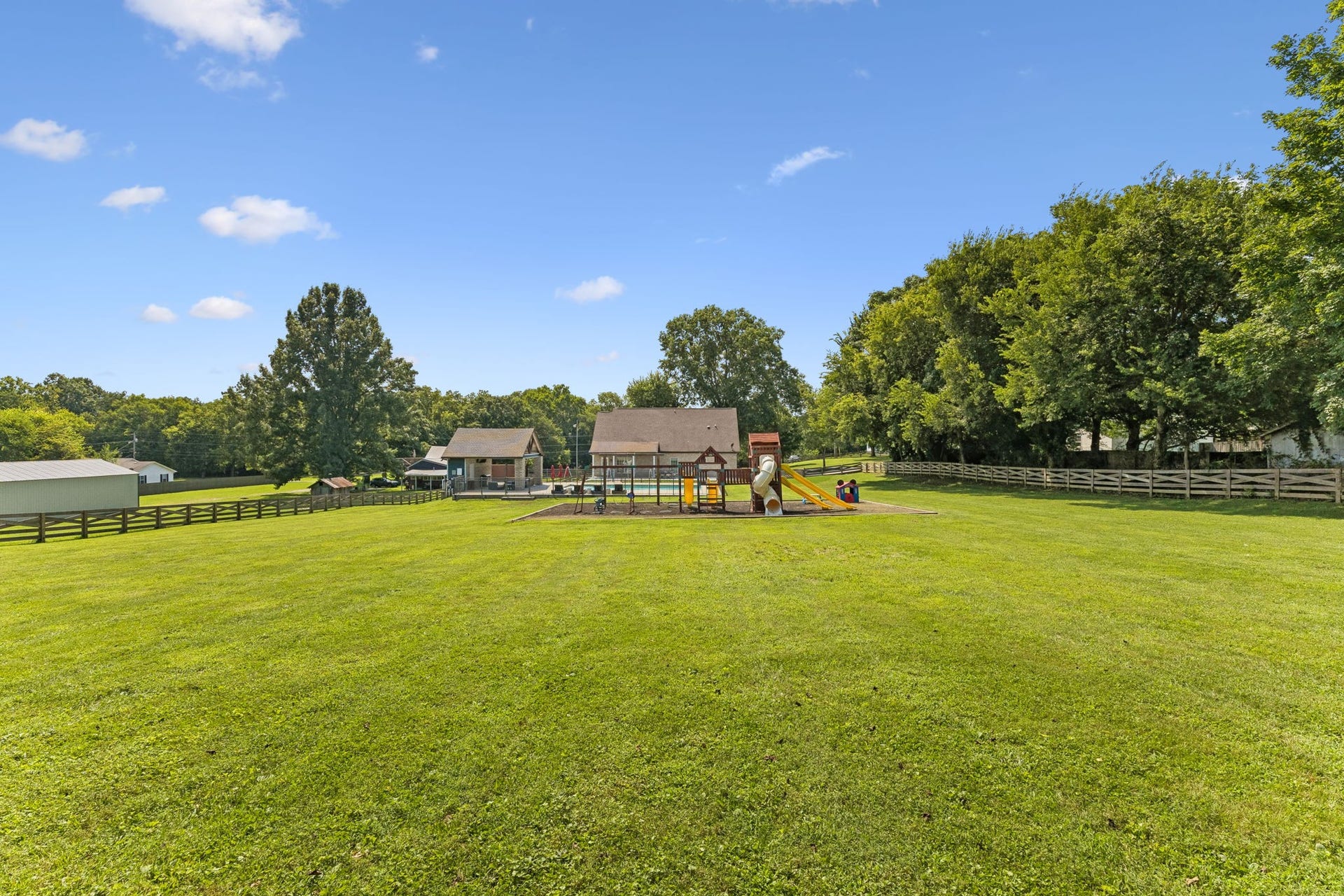 4009 Erwin Rd, Columbia, TN 38401 4009 Erwin Rd, Columbia, TN 38401