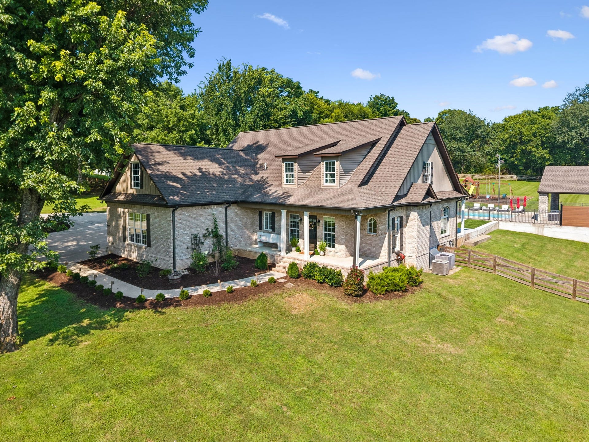4009 Erwin Rd, Columbia, TN 38401 4009 Erwin Rd, Columbia, TN 38401