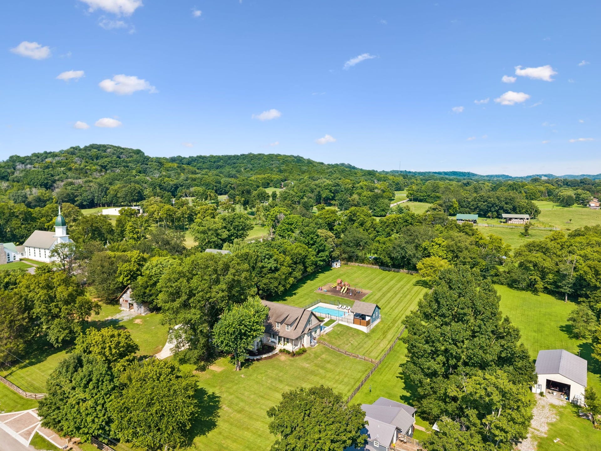 4009 Erwin Rd, Columbia, TN 38401 4009 Erwin Rd, Columbia, TN 38401
