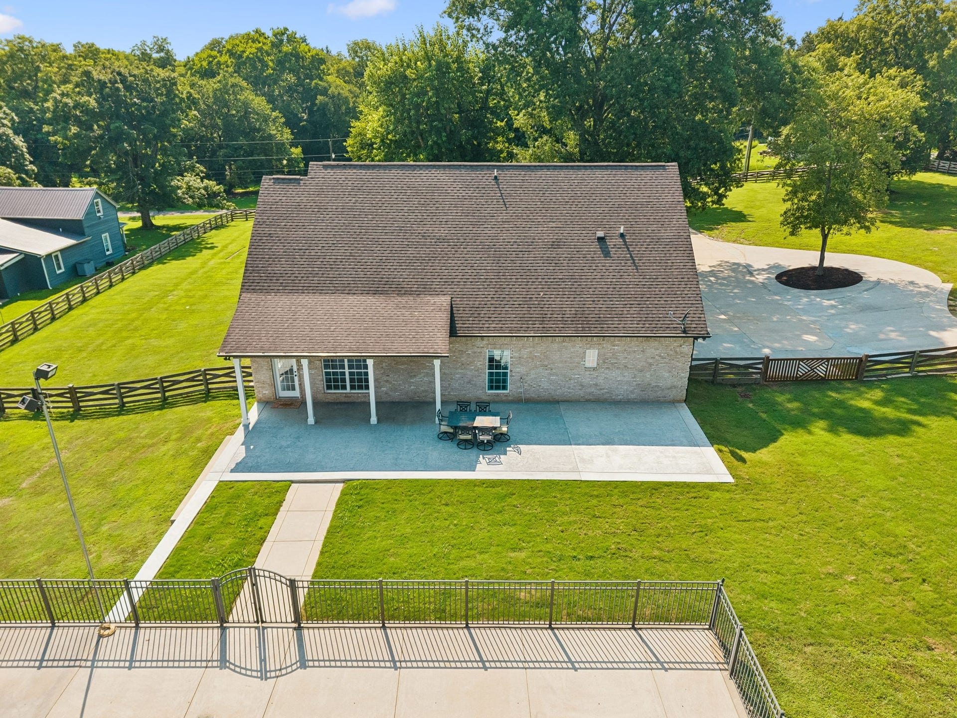 4009 Erwin Rd, Columbia, TN 38401 4009 Erwin Rd, Columbia, TN 38401