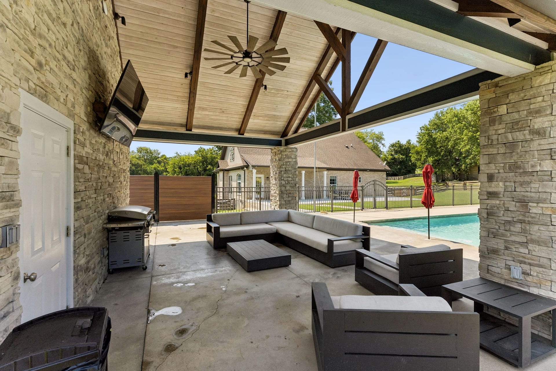 4009 Erwin Rd, Columbia, TN 38401 4009 Erwin Rd, Columbia, TN 38401