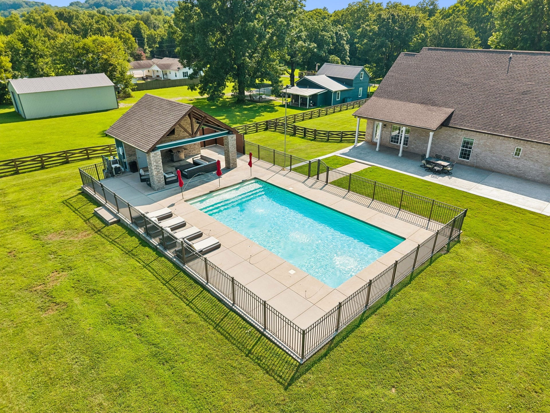 4009 Erwin Rd, Columbia, TN 38401 4009 Erwin Rd, Columbia, TN 38401