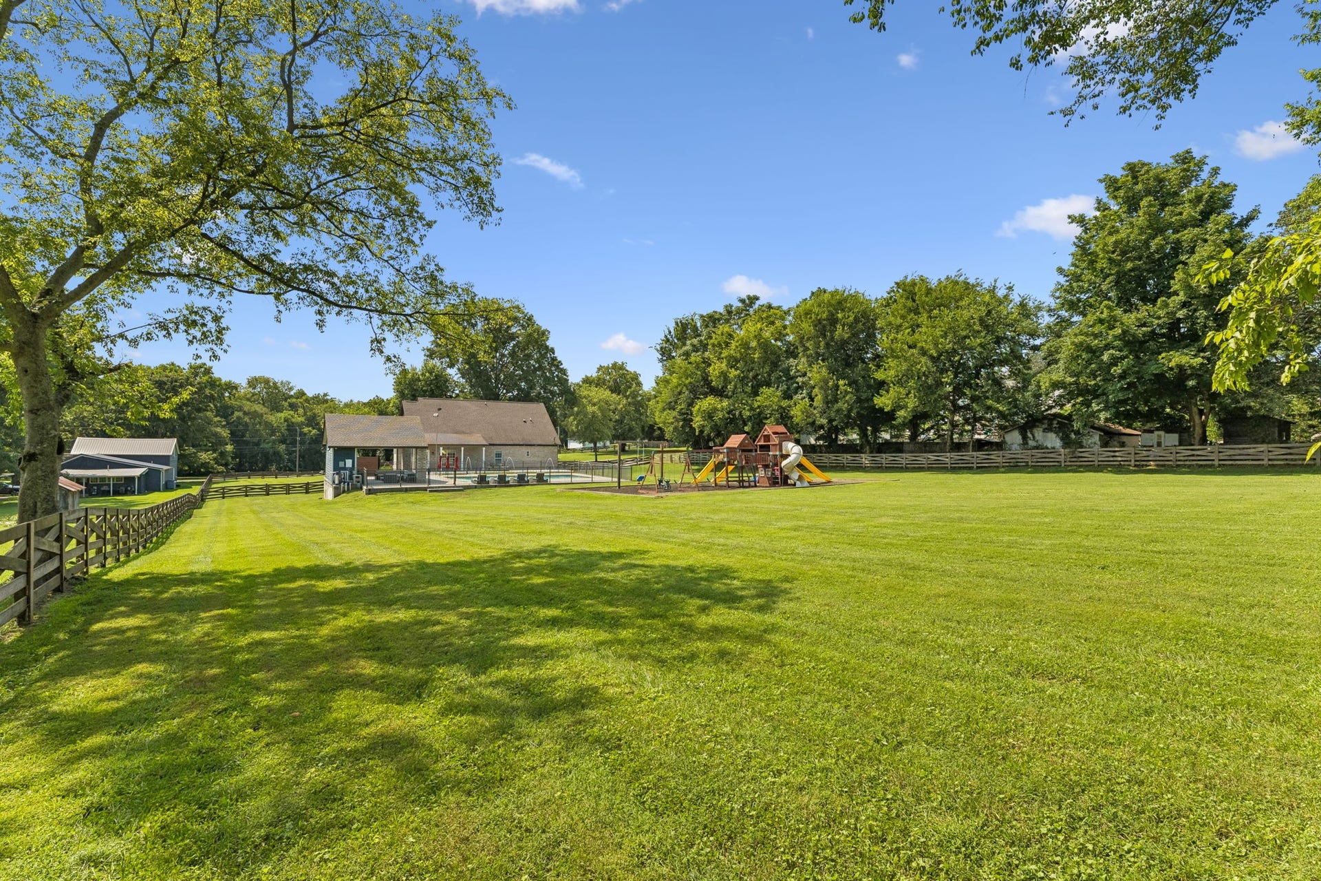 4009 Erwin Rd, Columbia, TN 38401 4009 Erwin Rd, Columbia, TN 38401