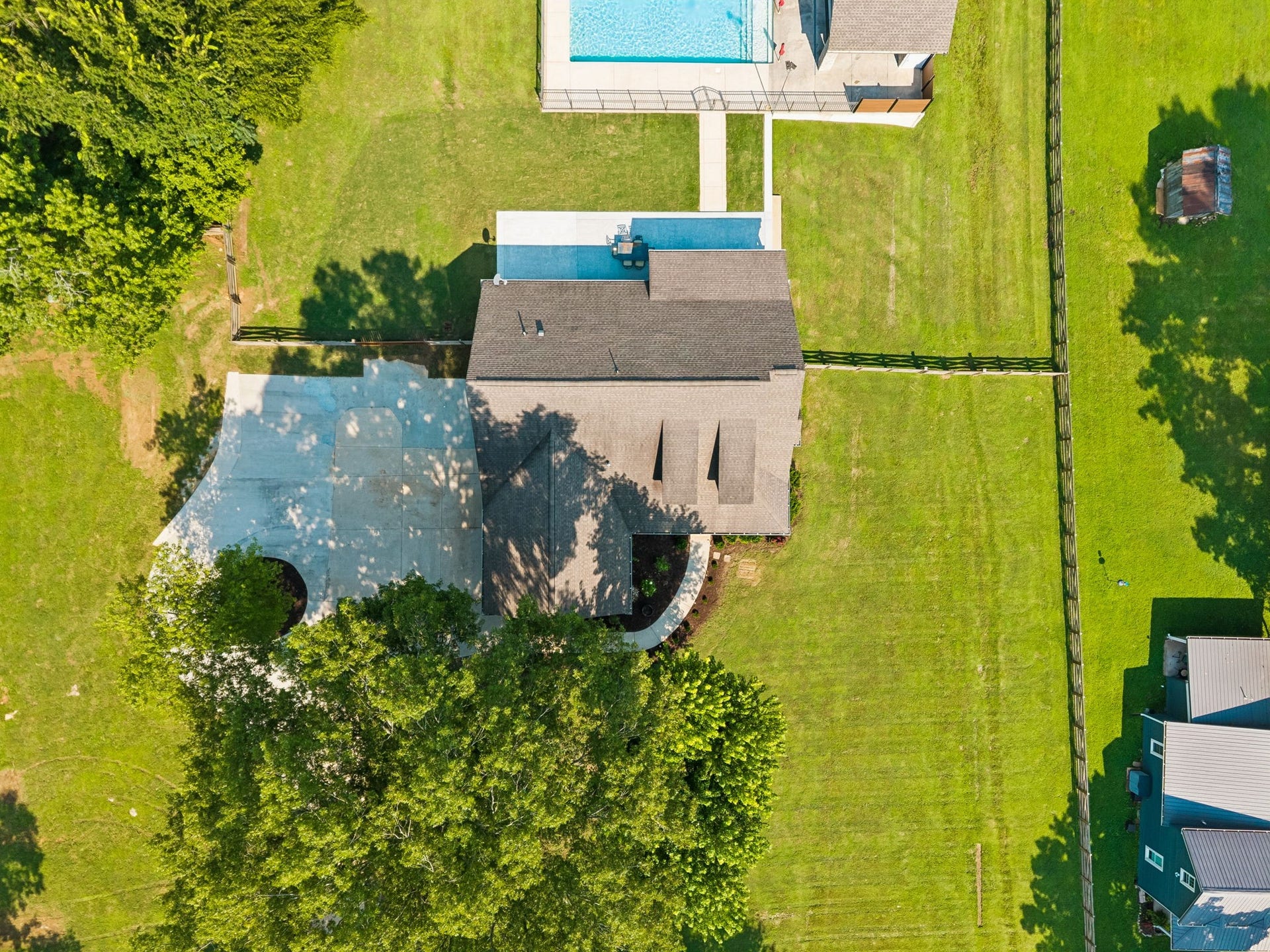4009 Erwin Rd, Columbia, TN 38401 4009 Erwin Rd, Columbia, TN 38401