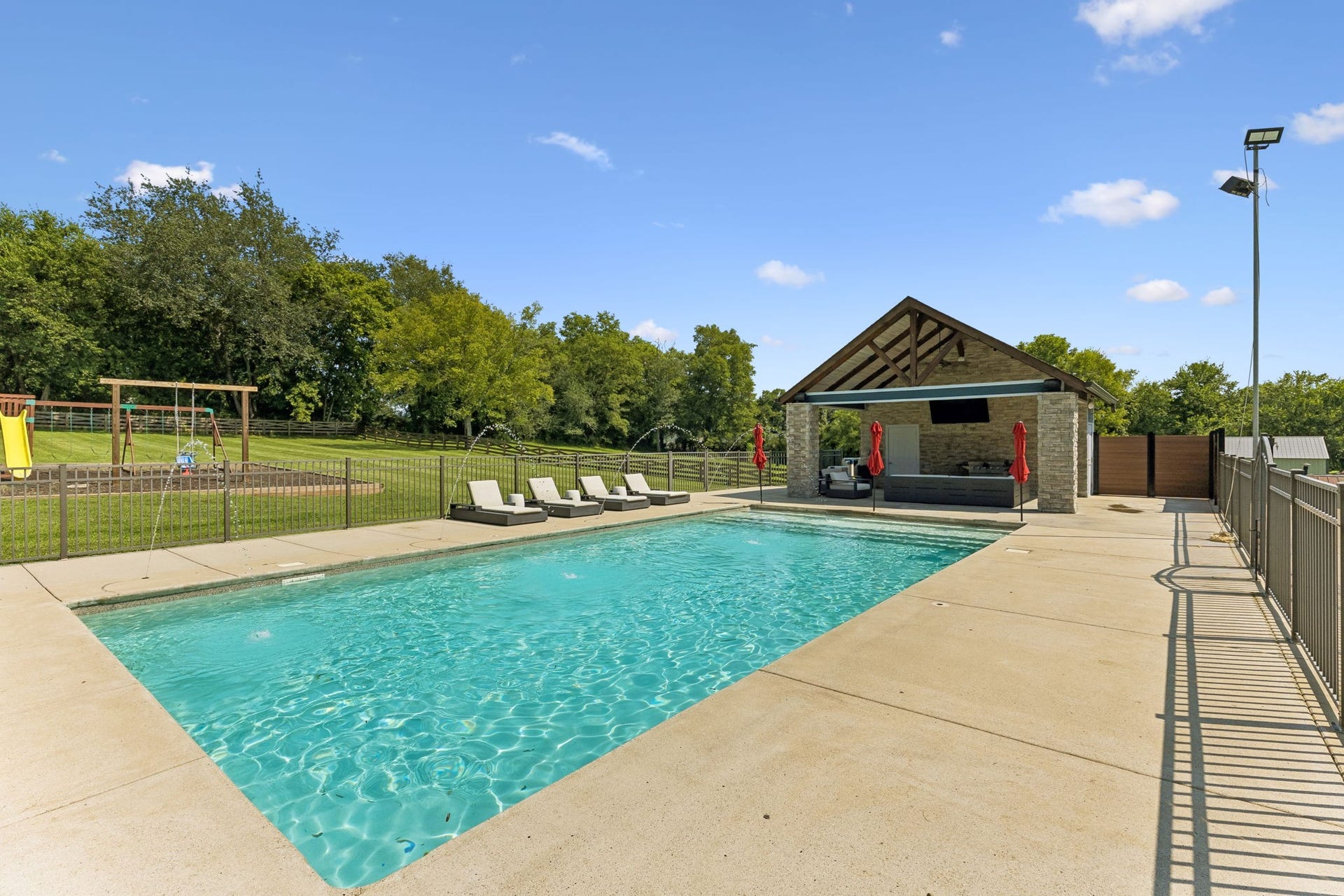 4009 Erwin Rd, Columbia, TN 38401 4009 Erwin Rd, Columbia, TN 38401