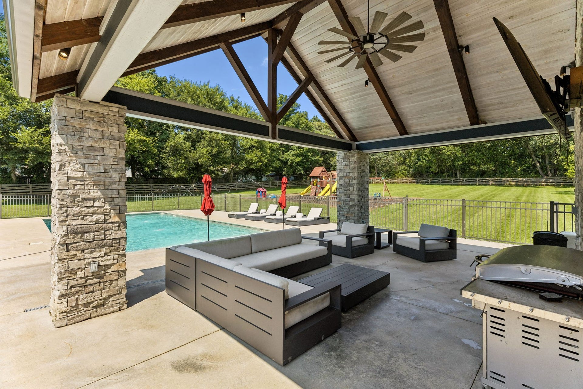 4009 Erwin Rd, Columbia, TN 38401 4009 Erwin Rd, Columbia, TN 38401
