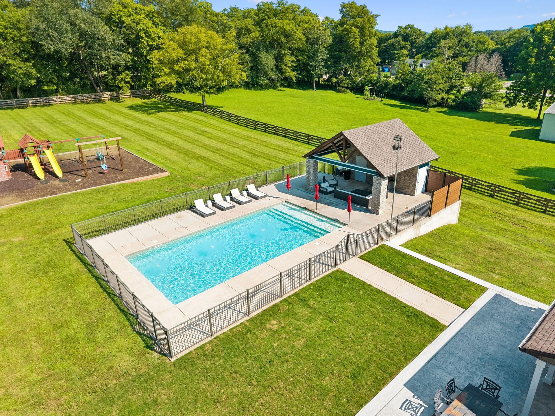 4009 Erwin Rd, Columbia, TN 38401 4009 Erwin Rd, Columbia, TN 38401