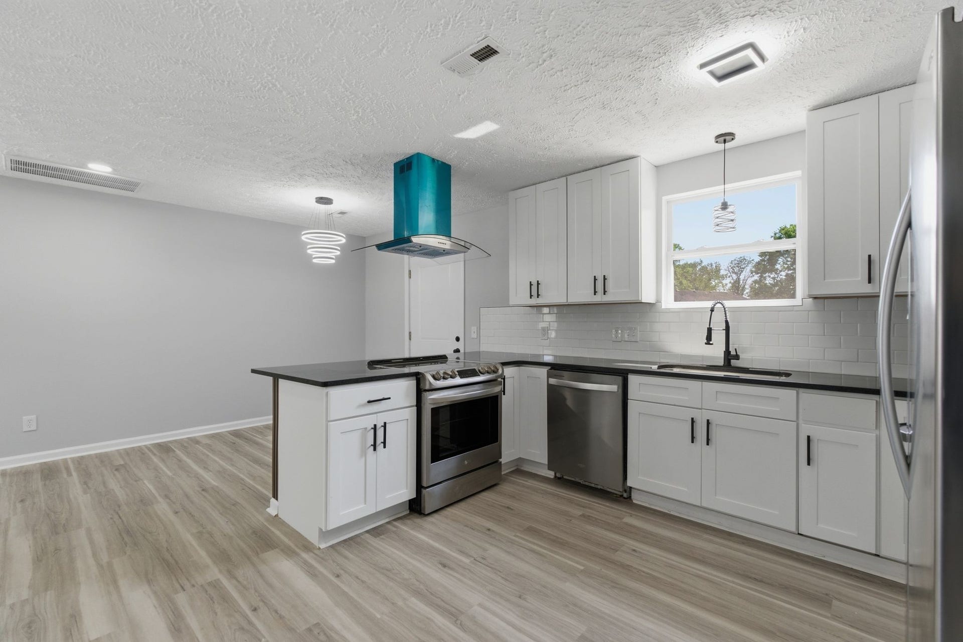 8019 Cooper Dr, Murfreesboro, TN 37129 8019 Cooper Dr, Murfreesboro, TN 37129