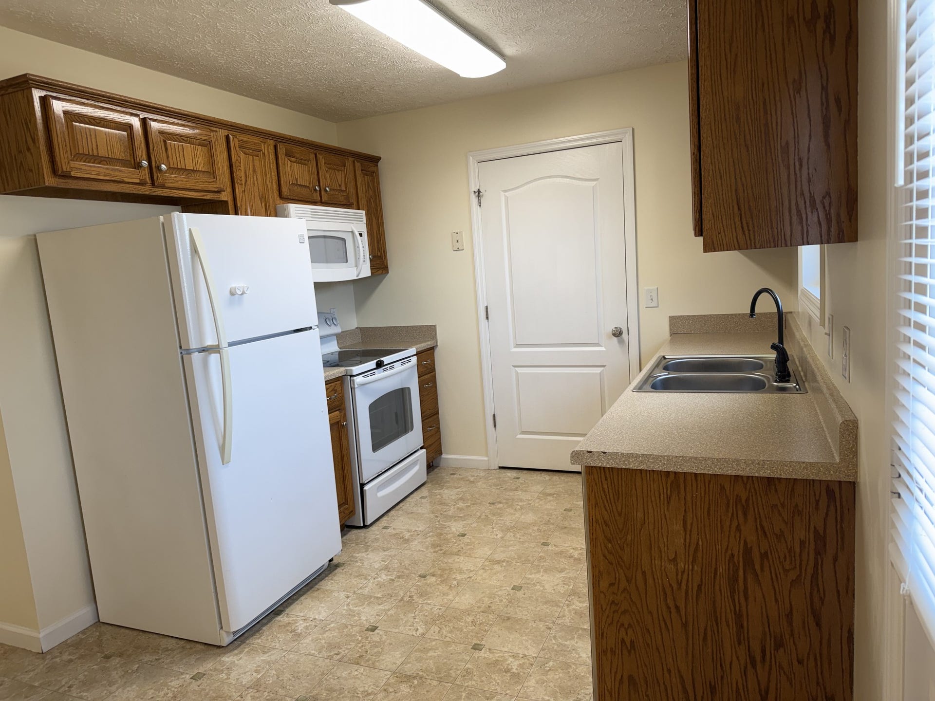 452 John Mark Ct, Manchester, TN 37355 All Kitchen appliances remain with the home.