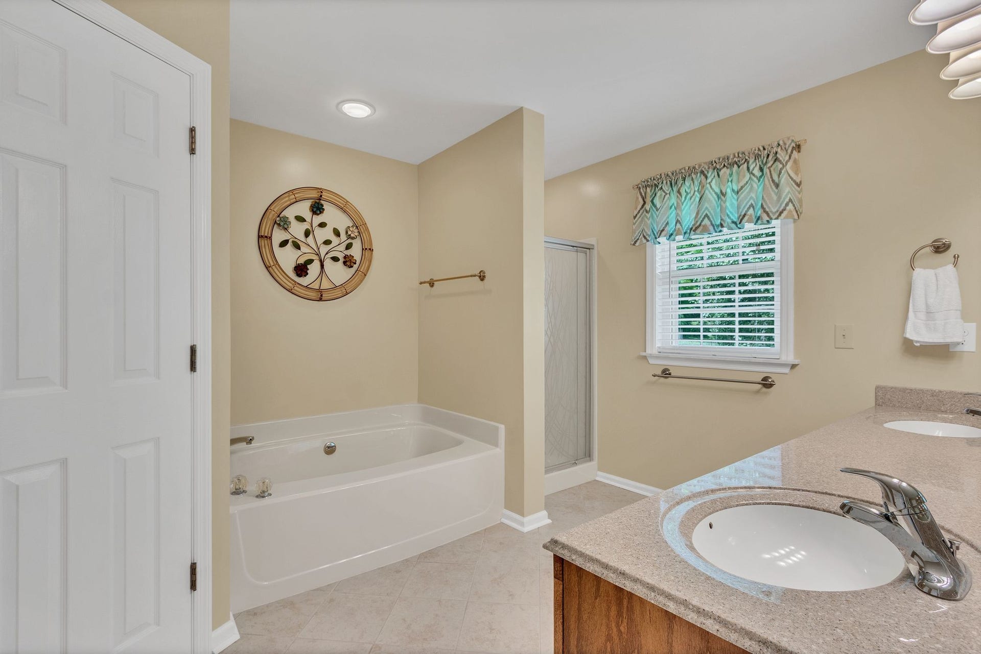 2417 Sowell Mill Pike, Columbia, TN 38401 Master Bath en suite