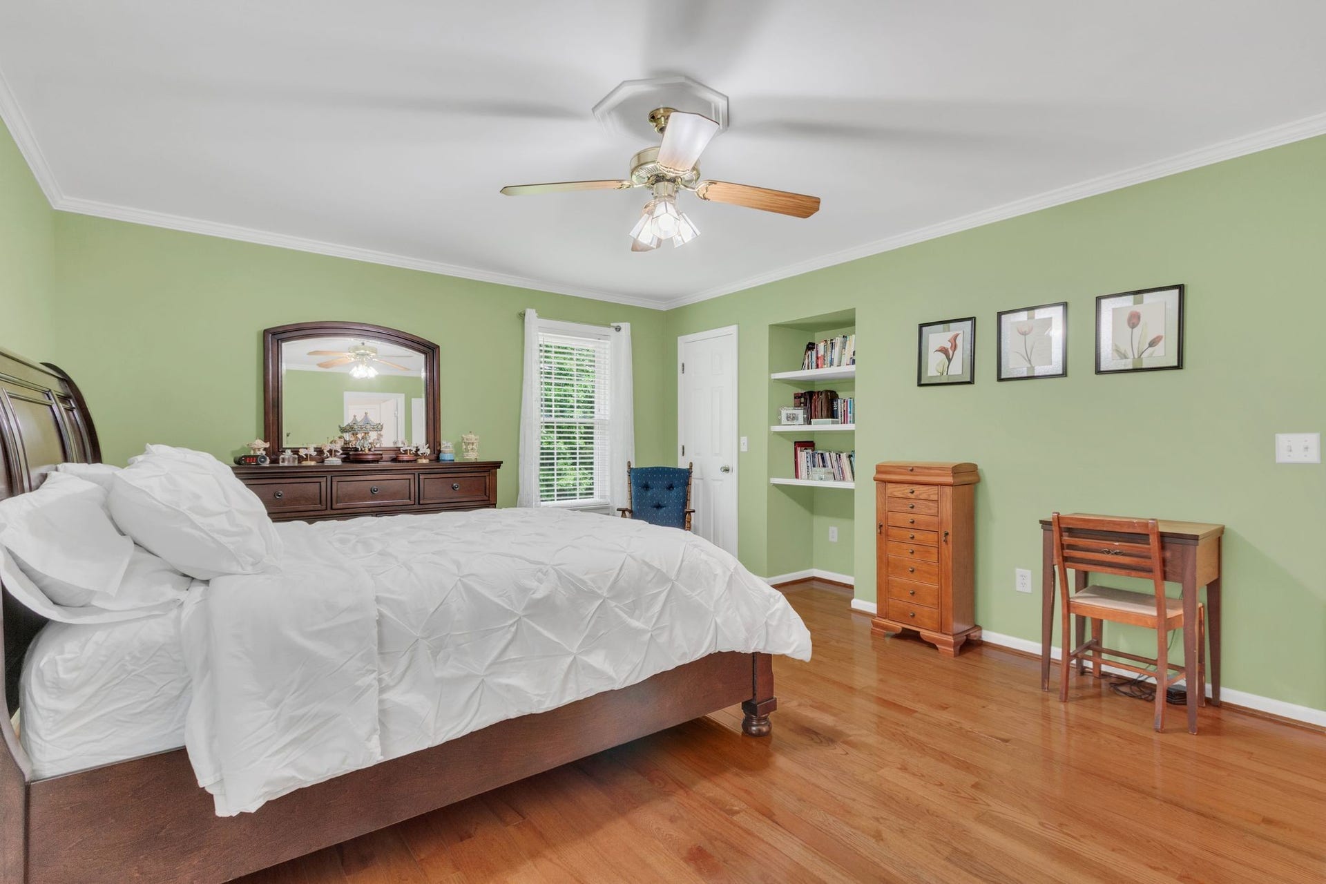 2417 Sowell Mill Pike, Columbia, TN 38401 Includes 2 walk in closets for ample storage