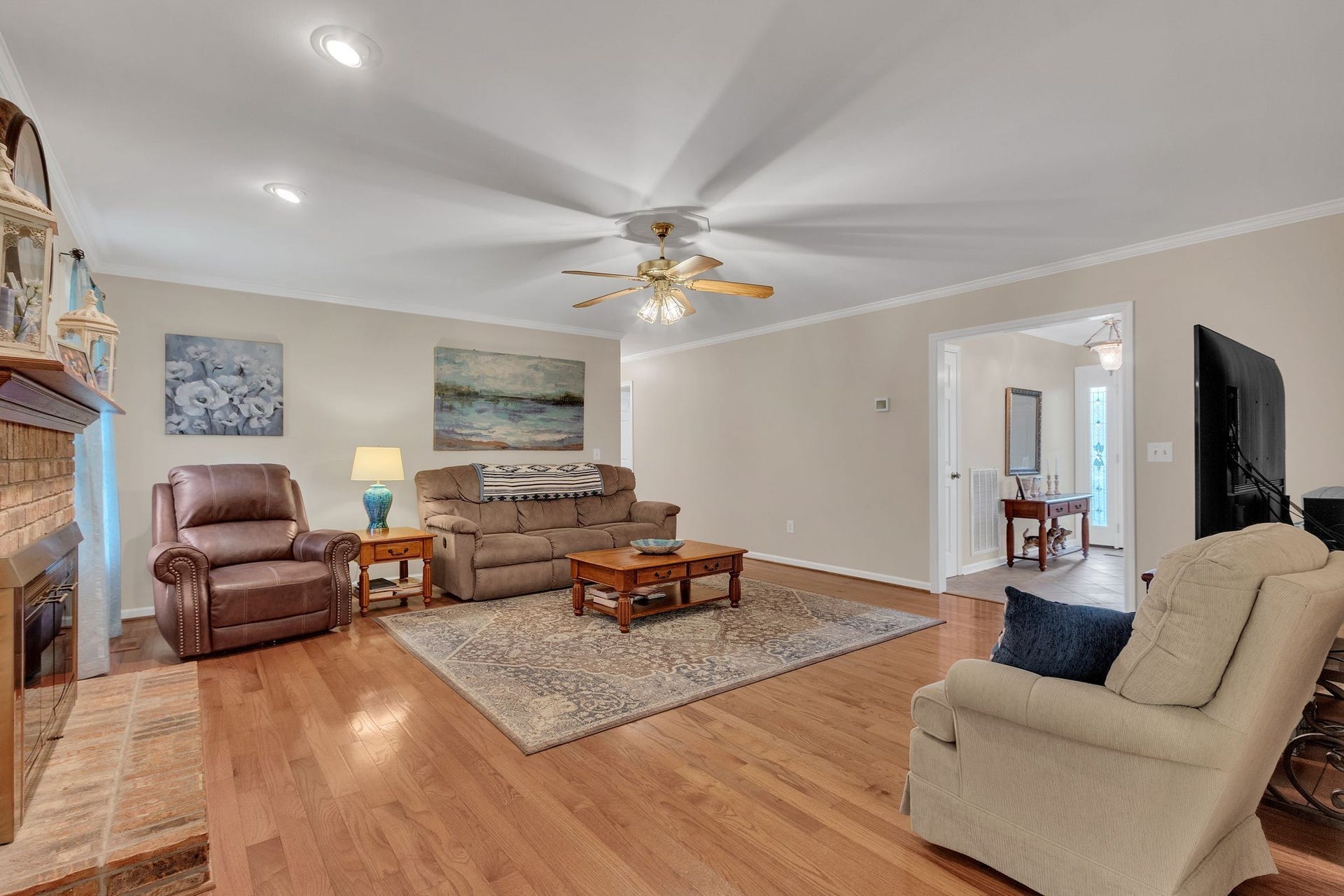 2417 Sowell Mill Pike, Columbia, TN 38401 3" hardwood flooring