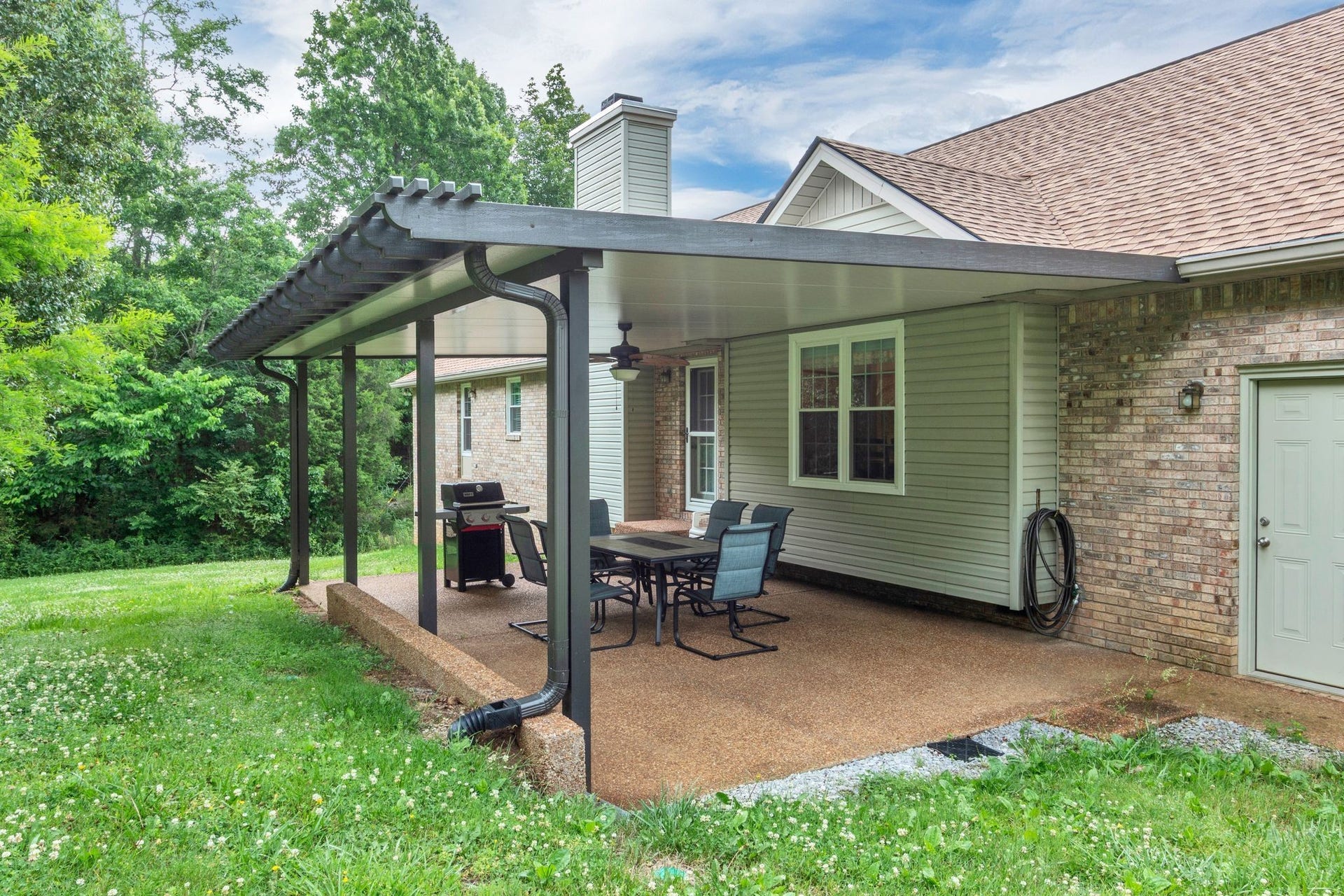 2417 Sowell Mill Pike, Columbia, TN 38401 Covered patio 25' x 16' is a nice space for enjoying the outdoors and entertaining guests!