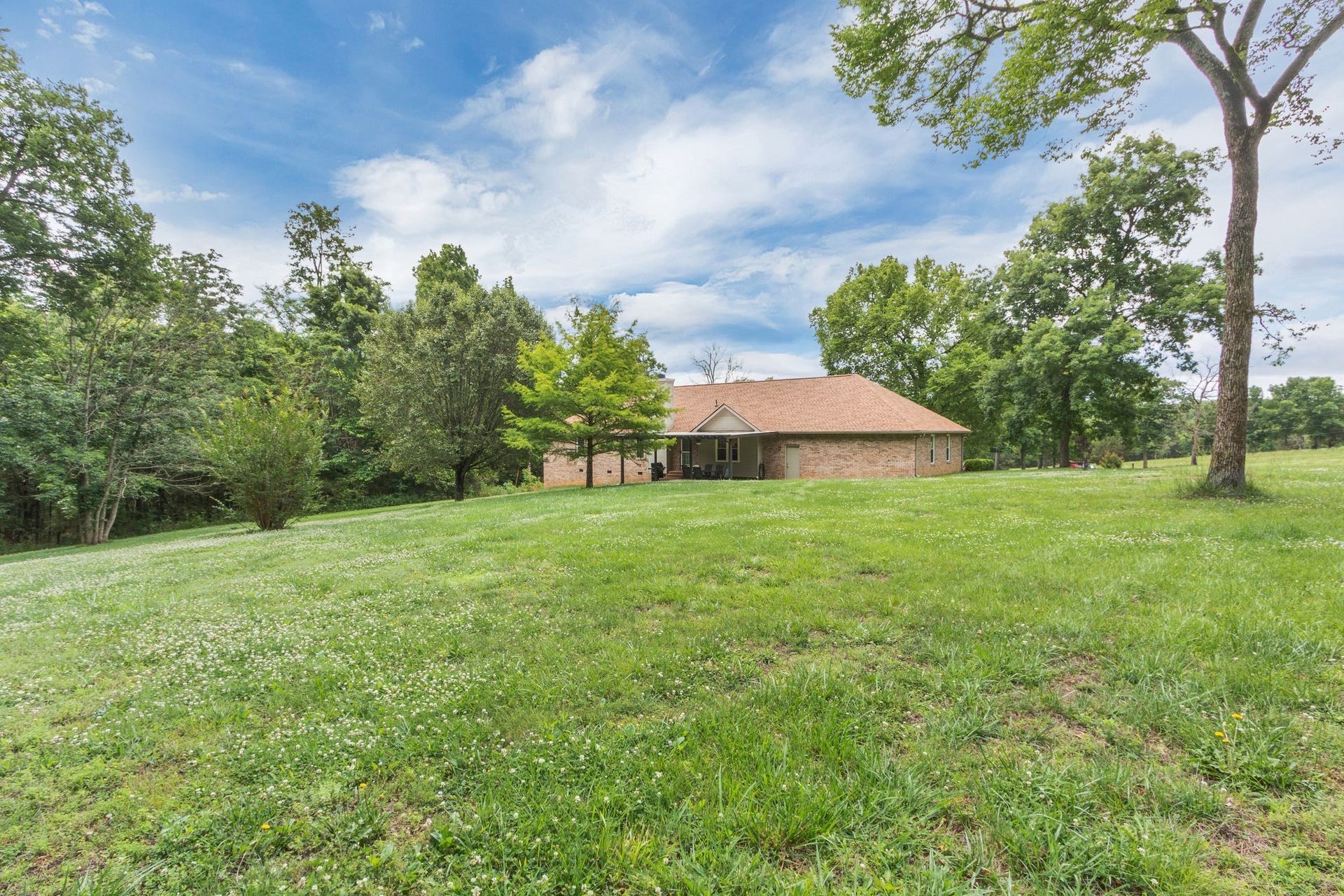 2417 Sowell Mill Pike, Columbia, TN 38401 Bring your horses and chickens to this mini farm!